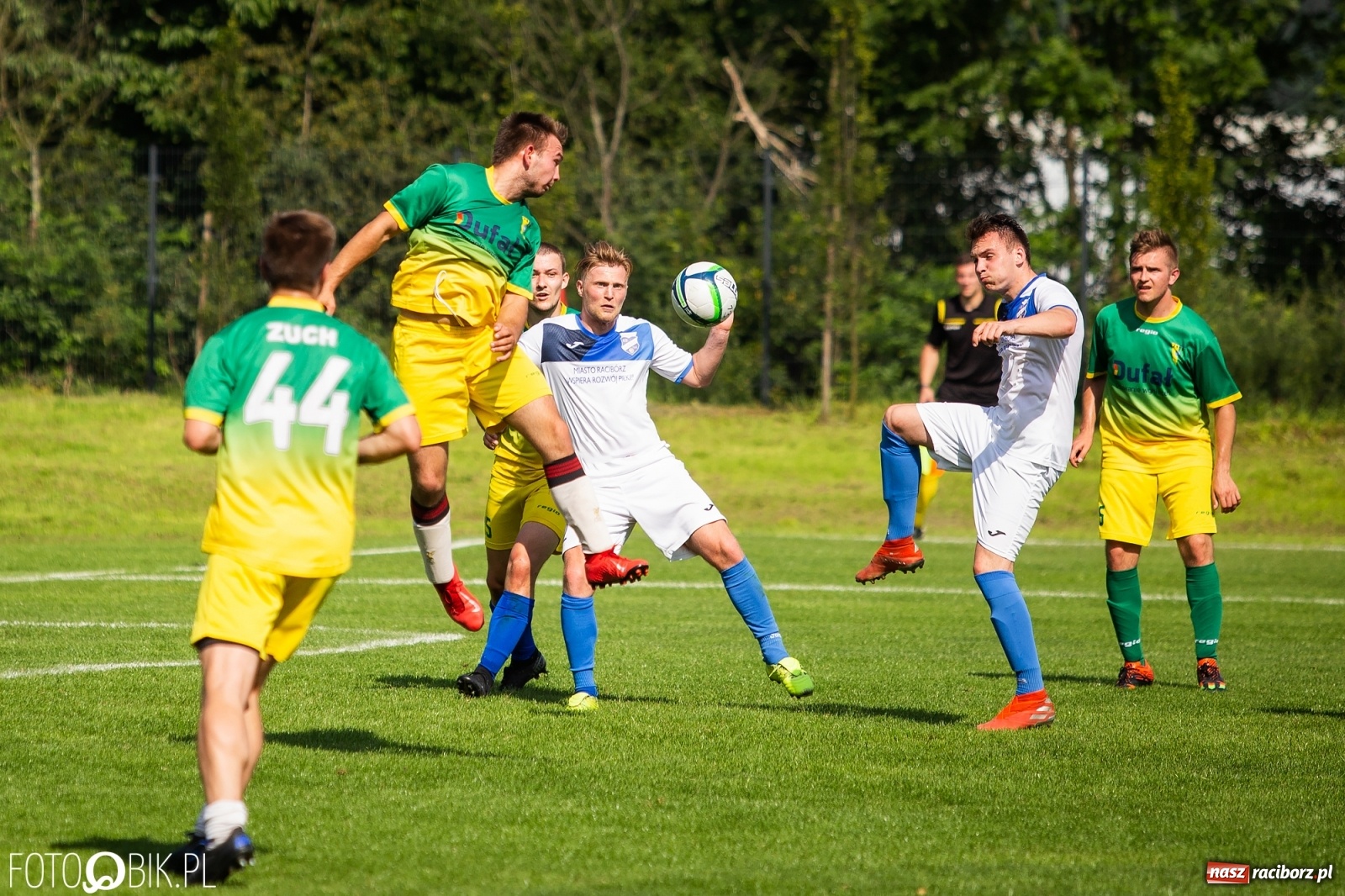 Zdjęcie w galerii na portalu naszraciborz.pl: Sparingowa masakra piłą nożną przy Srebrnej [FOTO] wiadomości z regionu