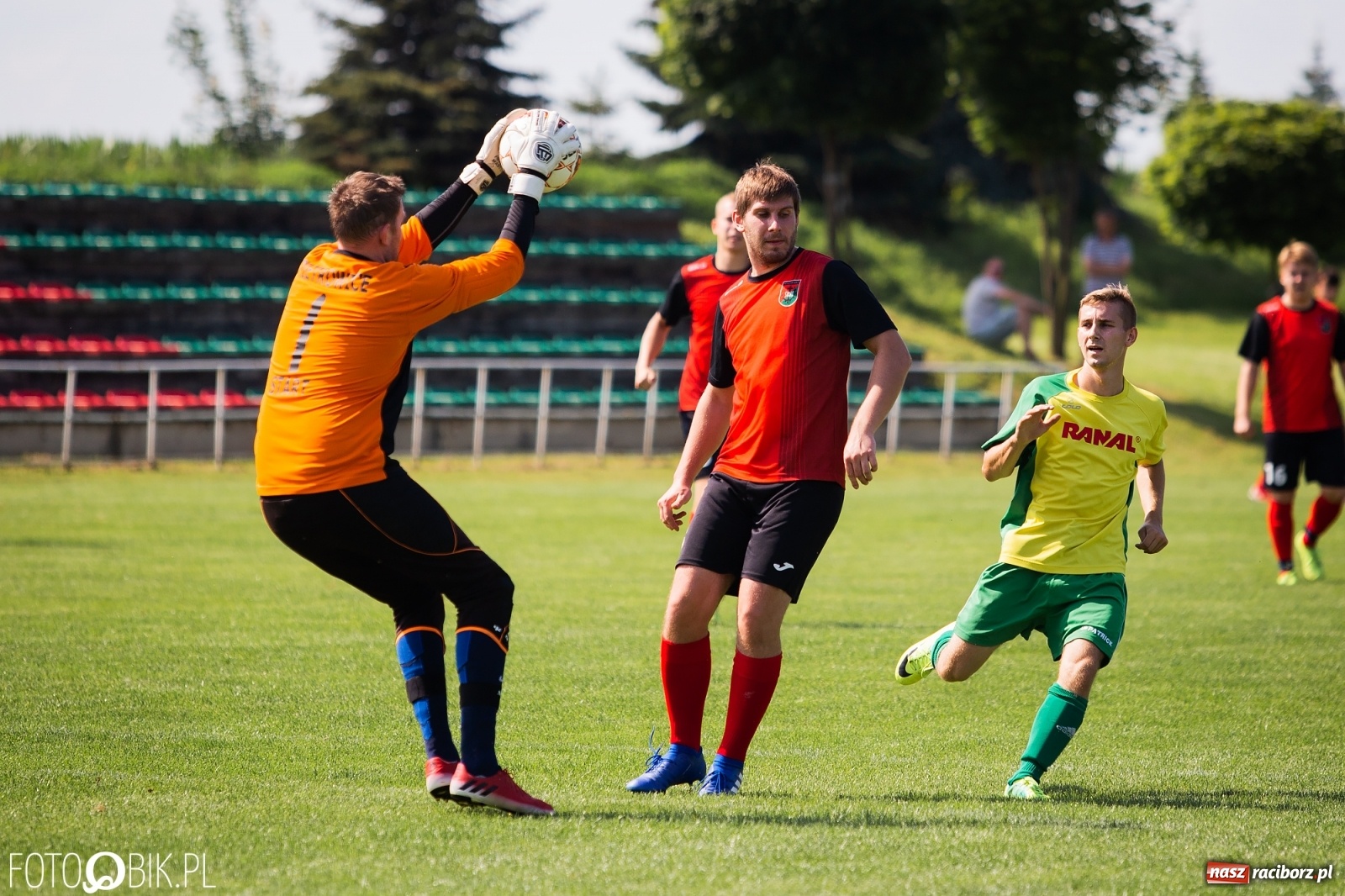 Zdjęcie w galerii na portalu naszraciborz.pl: Dobra sparingowa passa Brzezia przerwana. Lepszy pietrowicki Start [FOTO] wiadomości z regionu