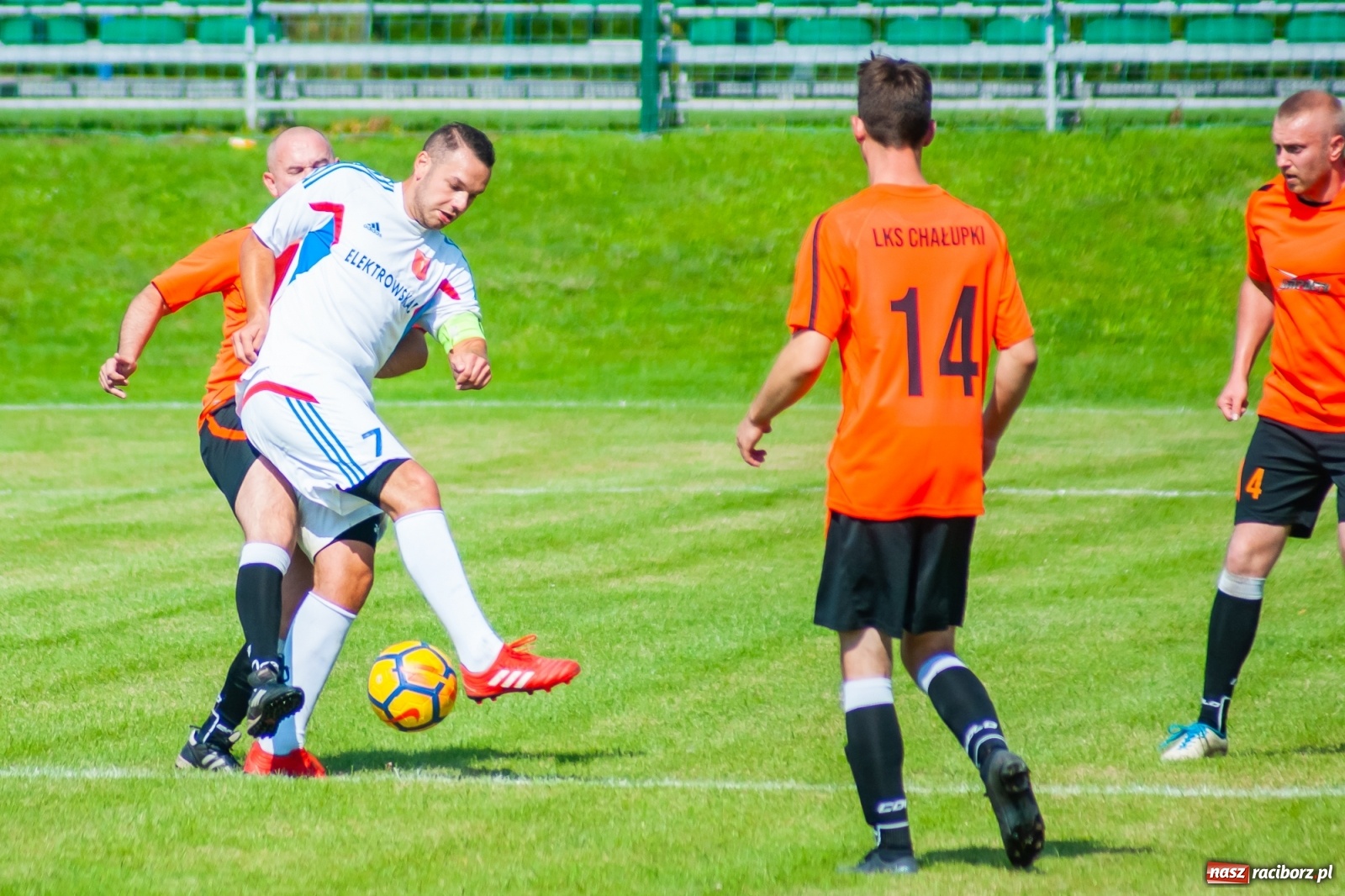 Zdjęcie w galerii na portalu naszraciborz.pl: Kadrowa katastrofa w Chałupkach. Rezerwy Krzanowic górą [FOTO] wiadomości z regionu