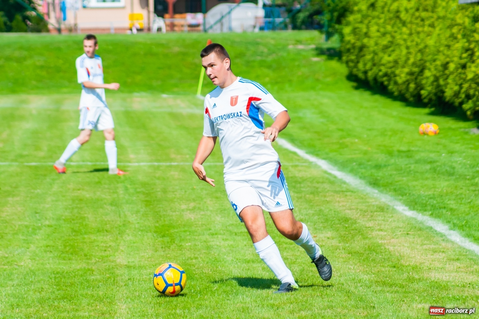Zdjęcie w galerii na portalu naszraciborz.pl: Kadrowa katastrofa w Chałupkach. Rezerwy Krzanowic górą [FOTO] wiadomości z regionu