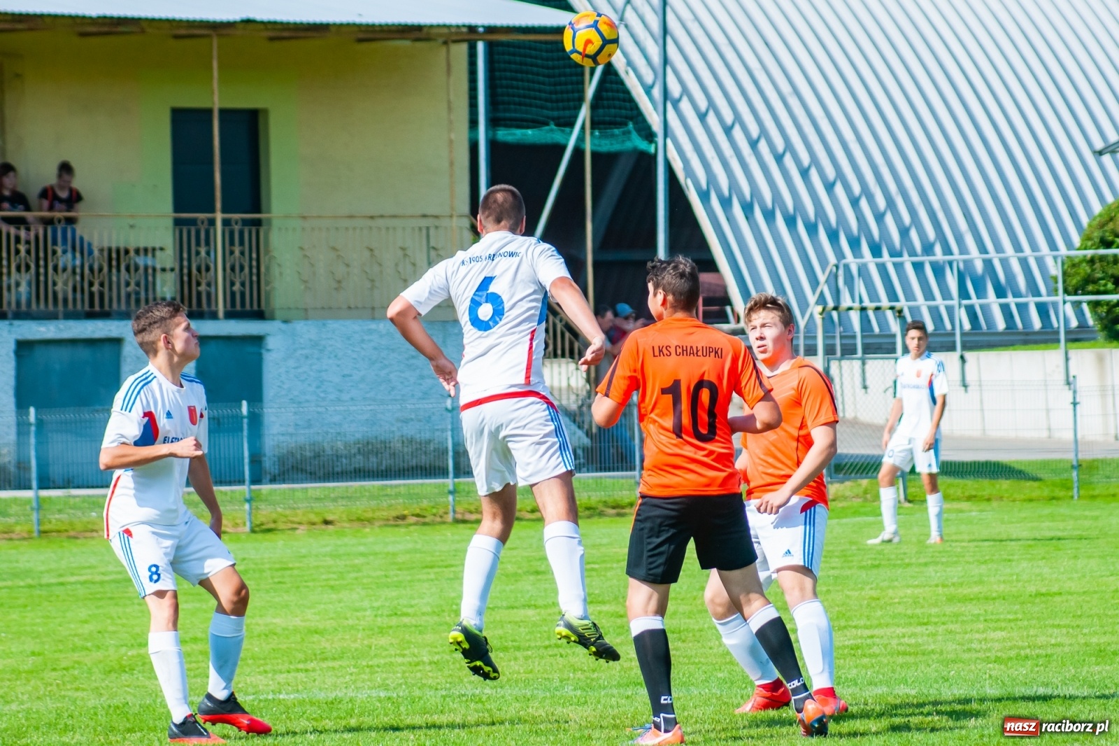 Zdjęcie w galerii na portalu naszraciborz.pl: Kadrowa katastrofa w Chałupkach. Rezerwy Krzanowic górą [FOTO] wiadomości z regionu