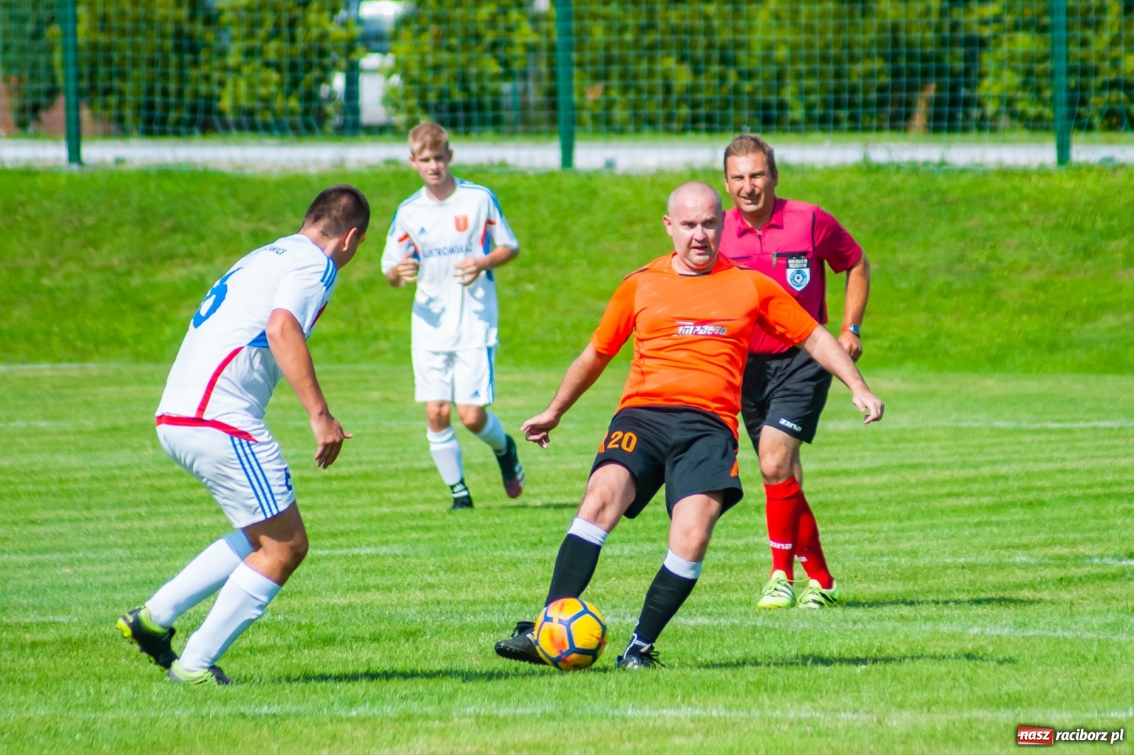 Zdjęcie w galerii na portalu naszraciborz.pl: Kadrowa katastrofa w Chałupkach. Rezerwy Krzanowic górą [FOTO] wiadomości z regionu