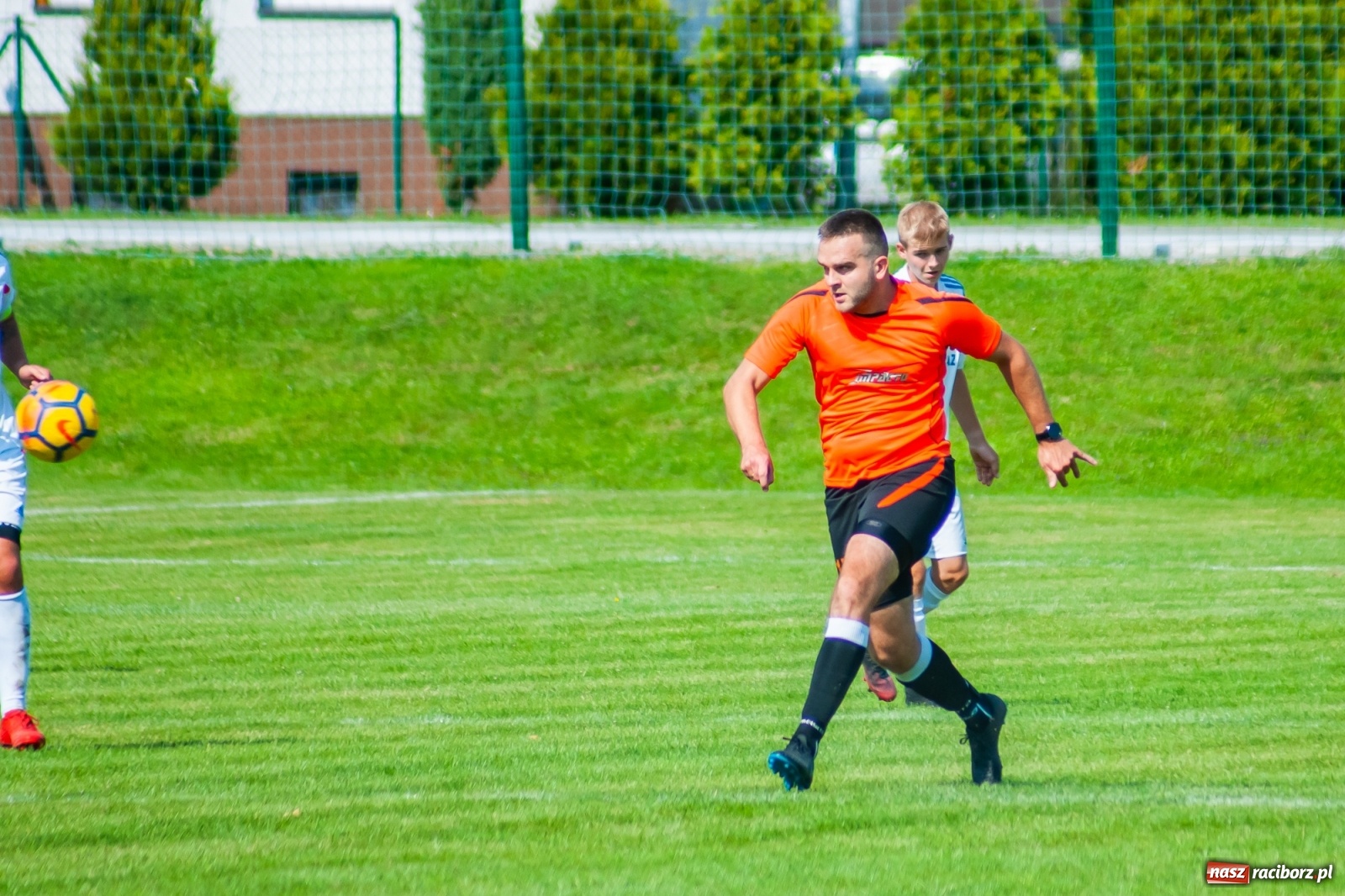 Zdjęcie w galerii na portalu naszraciborz.pl: Kadrowa katastrofa w Chałupkach. Rezerwy Krzanowic górą [FOTO] wiadomości z regionu