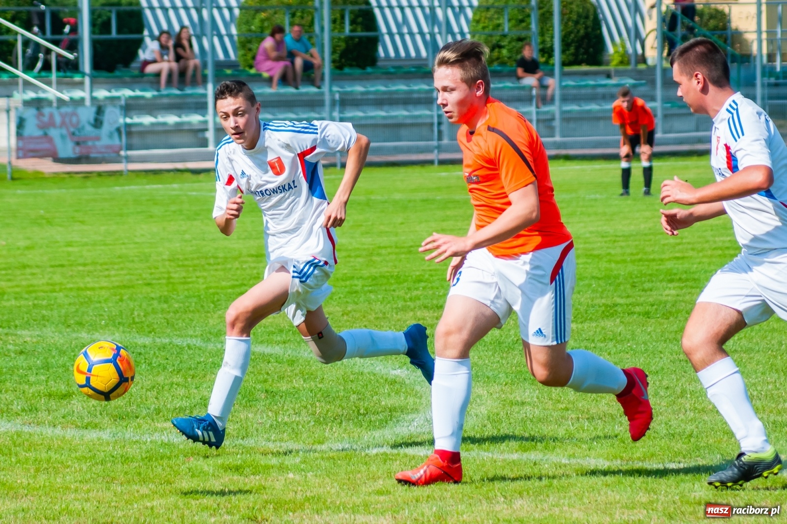 Zdjęcie w galerii na portalu naszraciborz.pl: Kadrowa katastrofa w Chałupkach. Rezerwy Krzanowic górą [FOTO] wiadomości z regionu