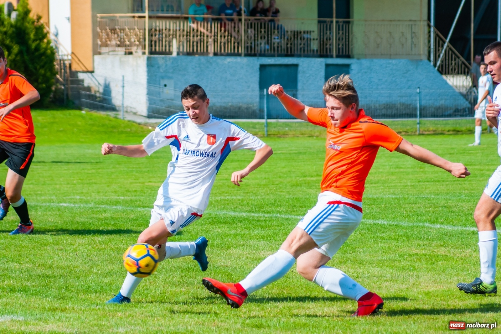 Zdjęcie w galerii na portalu naszraciborz.pl: Kadrowa katastrofa w Chałupkach. Rezerwy Krzanowic górą [FOTO] wiadomości z regionu