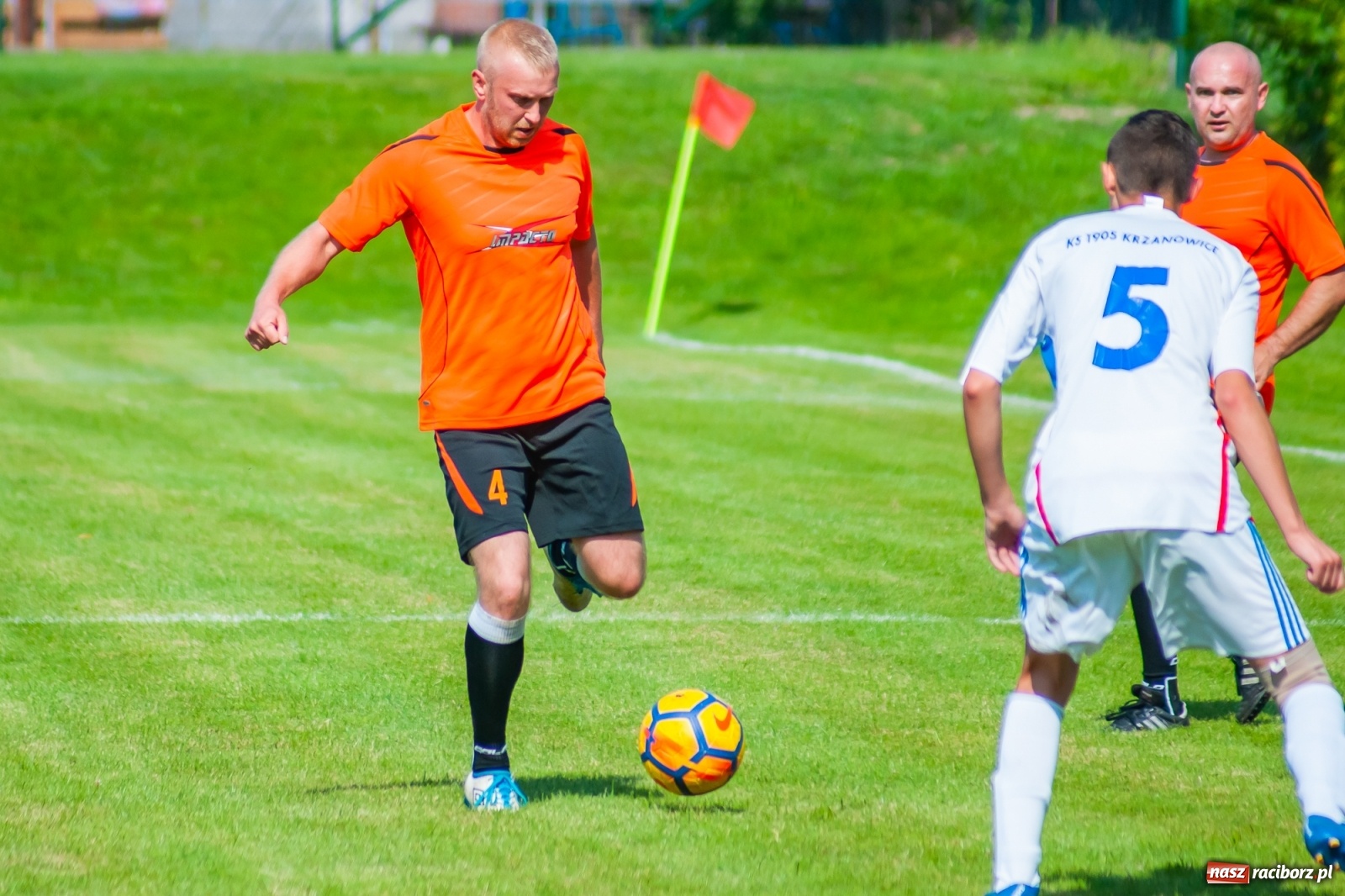 Zdjęcie w galerii na portalu naszraciborz.pl: Kadrowa katastrofa w Chałupkach. Rezerwy Krzanowic górą [FOTO] wiadomości z regionu