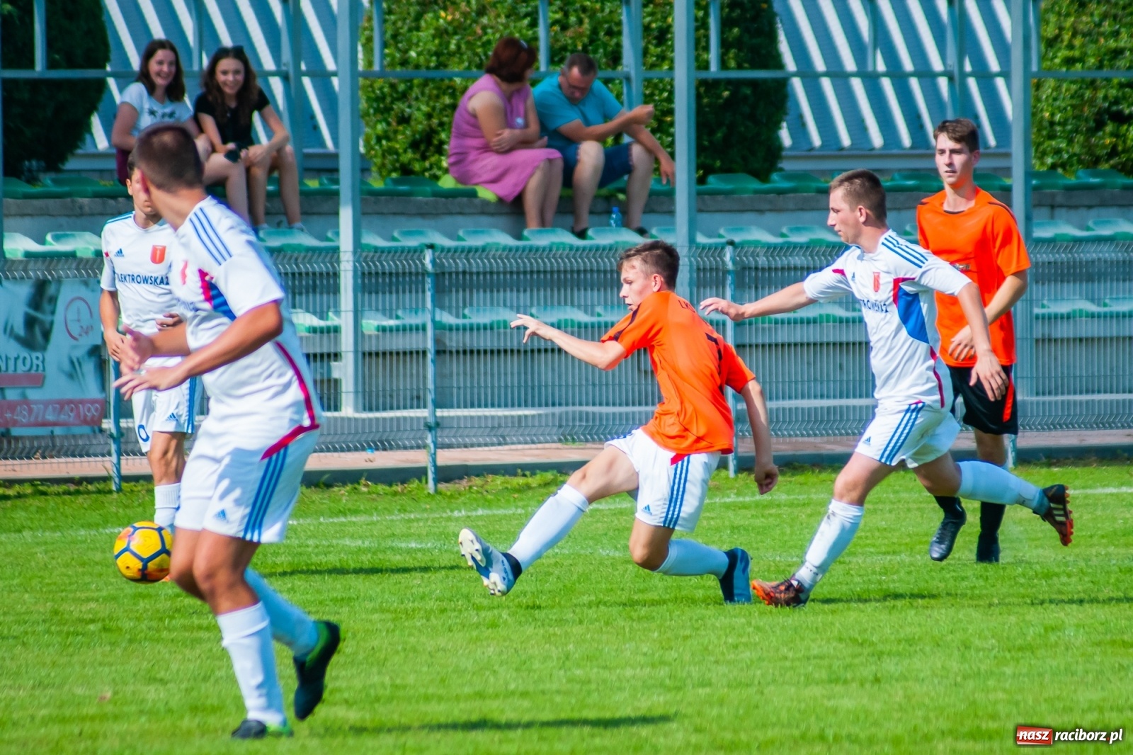 Zdjęcie w galerii na portalu naszraciborz.pl: Kadrowa katastrofa w Chałupkach. Rezerwy Krzanowic górą [FOTO] wiadomości z regionu
