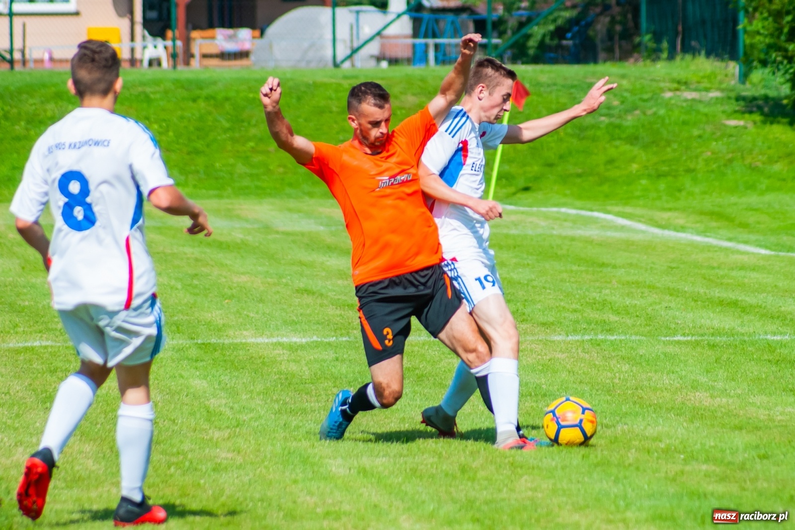 Zdjęcie w galerii na portalu naszraciborz.pl: Kadrowa katastrofa w Chałupkach. Rezerwy Krzanowic górą [FOTO] wiadomości z regionu