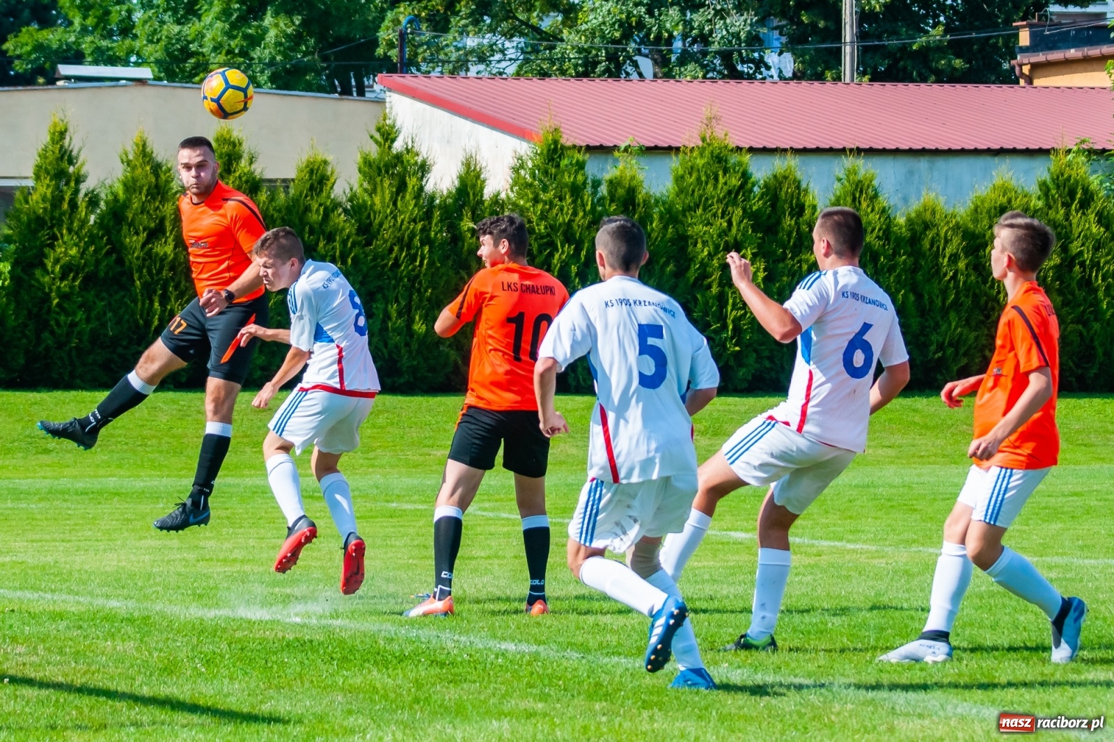 Zdjęcie w galerii na portalu naszraciborz.pl: Kadrowa katastrofa w Chałupkach. Rezerwy Krzanowic górą [FOTO] wiadomości z regionu
