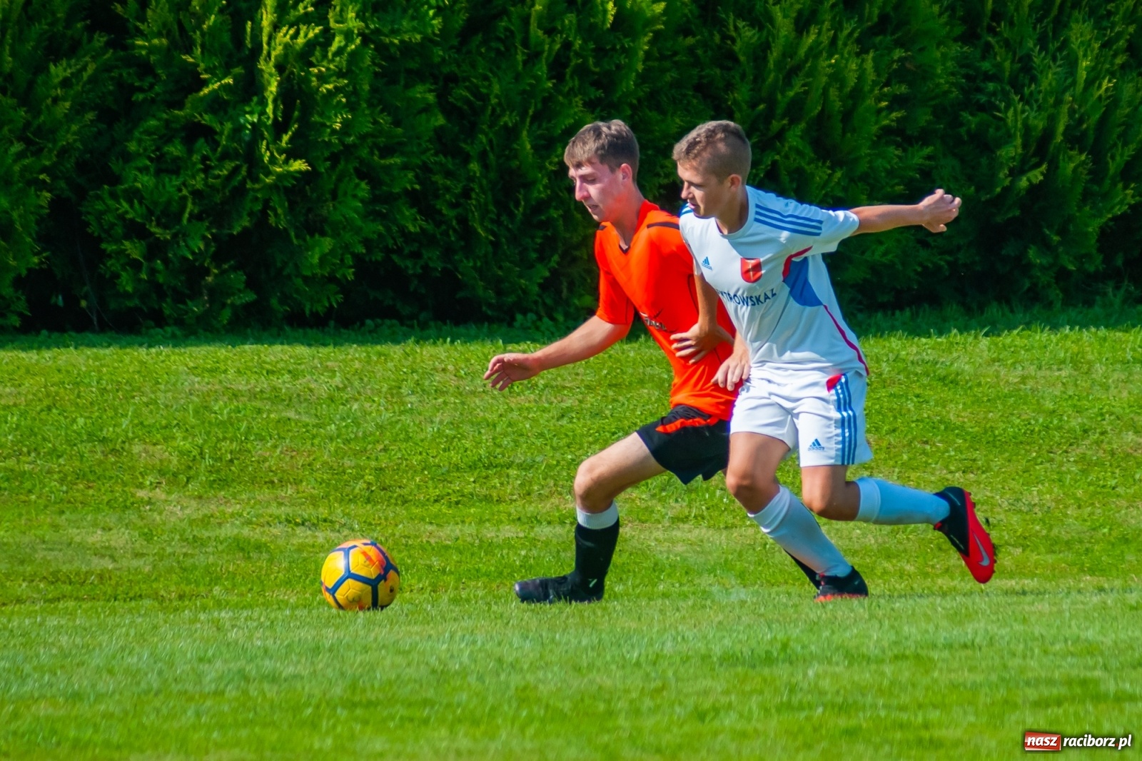 Zdjęcie w galerii na portalu naszraciborz.pl: Kadrowa katastrofa w Chałupkach. Rezerwy Krzanowic górą [FOTO] wiadomości z regionu