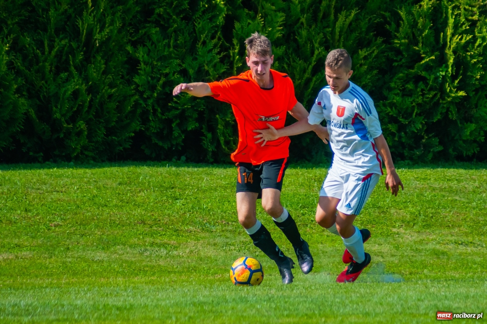 Zdjęcie w galerii na portalu naszraciborz.pl: Kadrowa katastrofa w Chałupkach. Rezerwy Krzanowic górą [FOTO] wiadomości z regionu