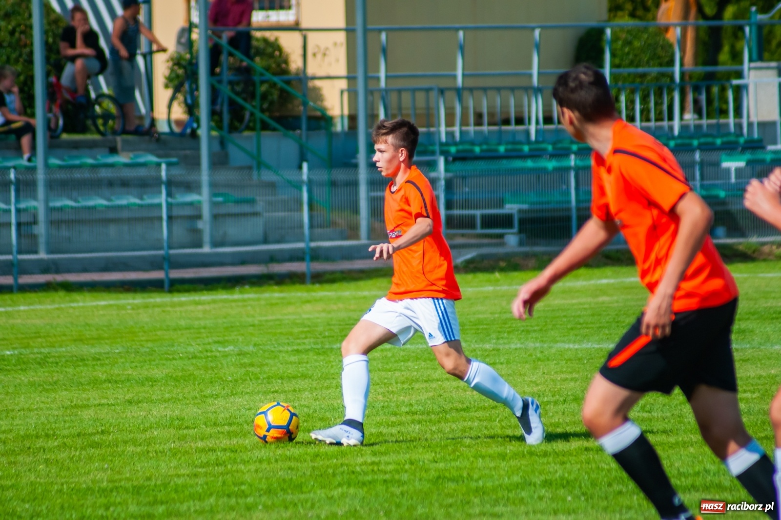 Zdjęcie w galerii na portalu naszraciborz.pl: Kadrowa katastrofa w Chałupkach. Rezerwy Krzanowic górą [FOTO] wiadomości z regionu