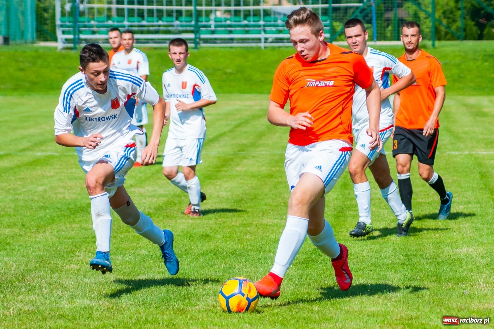 Zdjęcie w galerii na portalu naszraciborz.pl: Kadrowa katastrofa w Chałupkach. Rezerwy Krzanowic górą [FOTO] wiadomości z regionu