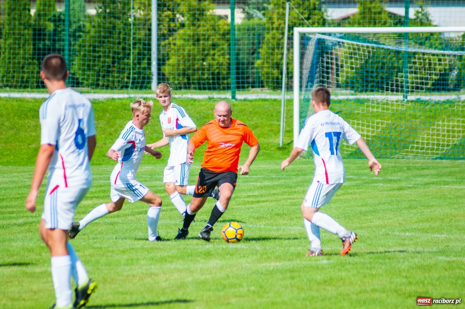 Zdjęcie w galerii na portalu naszraciborz.pl: Kadrowa katastrofa w Chałupkach. Rezerwy Krzanowic górą [FOTO] wiadomości z regionu