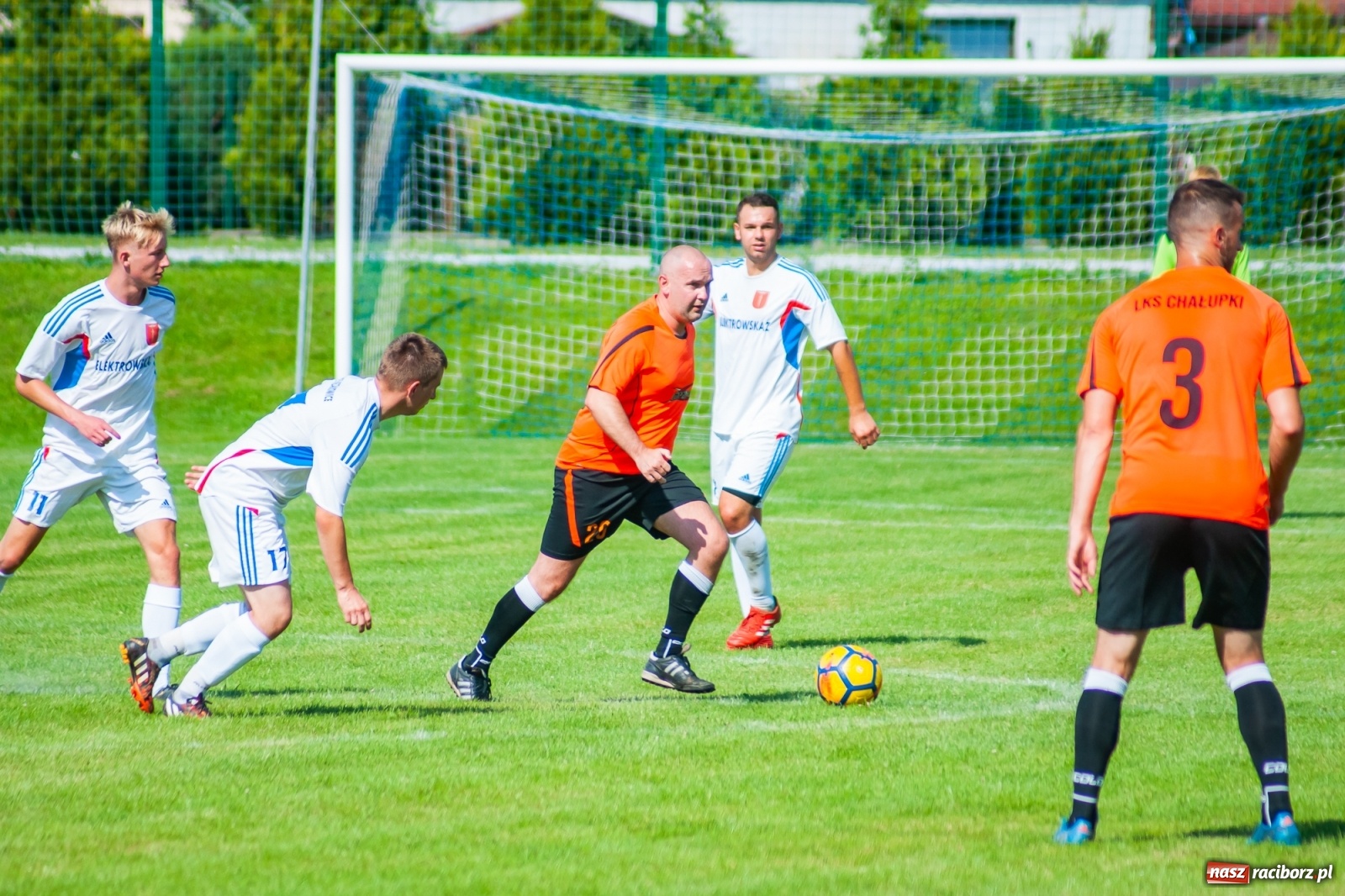 Zdjęcie w galerii na portalu naszraciborz.pl: Kadrowa katastrofa w Chałupkach. Rezerwy Krzanowic górą [FOTO] wiadomości z regionu