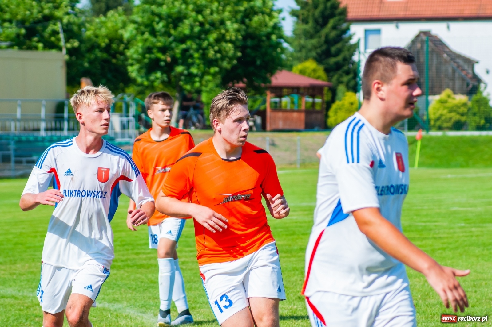 Zdjęcie w galerii na portalu naszraciborz.pl: Kadrowa katastrofa w Chałupkach. Rezerwy Krzanowic górą [FOTO] wiadomości z regionu