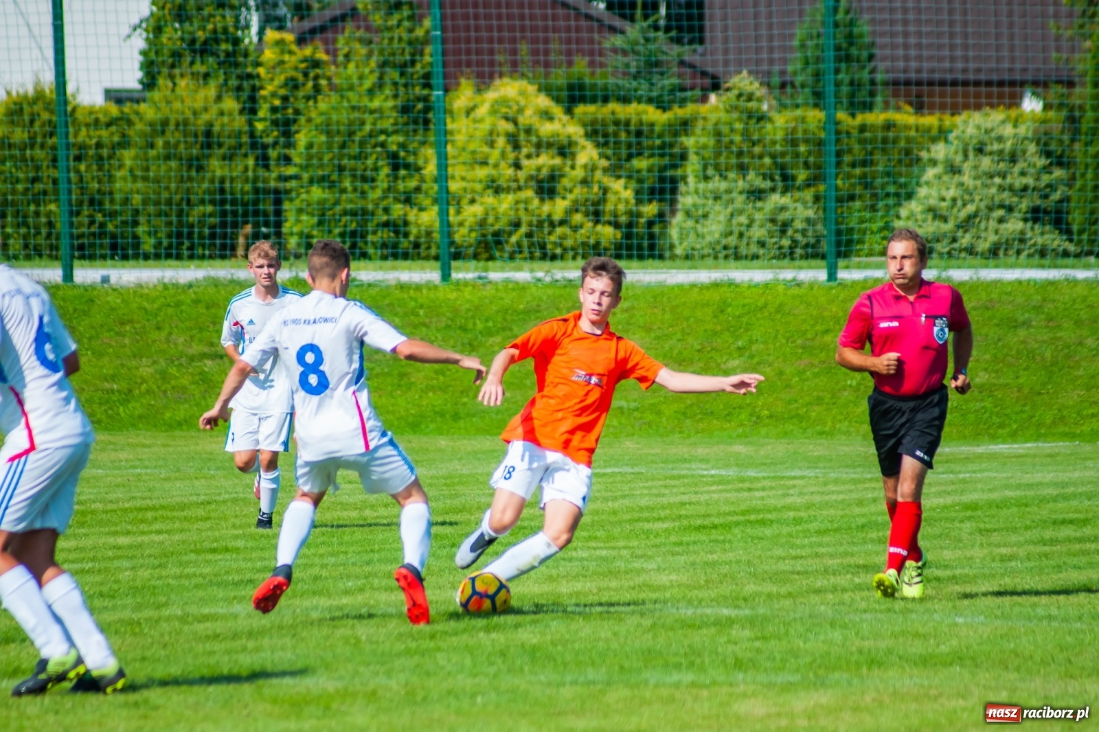 Zdjęcie w galerii na portalu naszraciborz.pl: Kadrowa katastrofa w Chałupkach. Rezerwy Krzanowic górą [FOTO] wiadomości z regionu