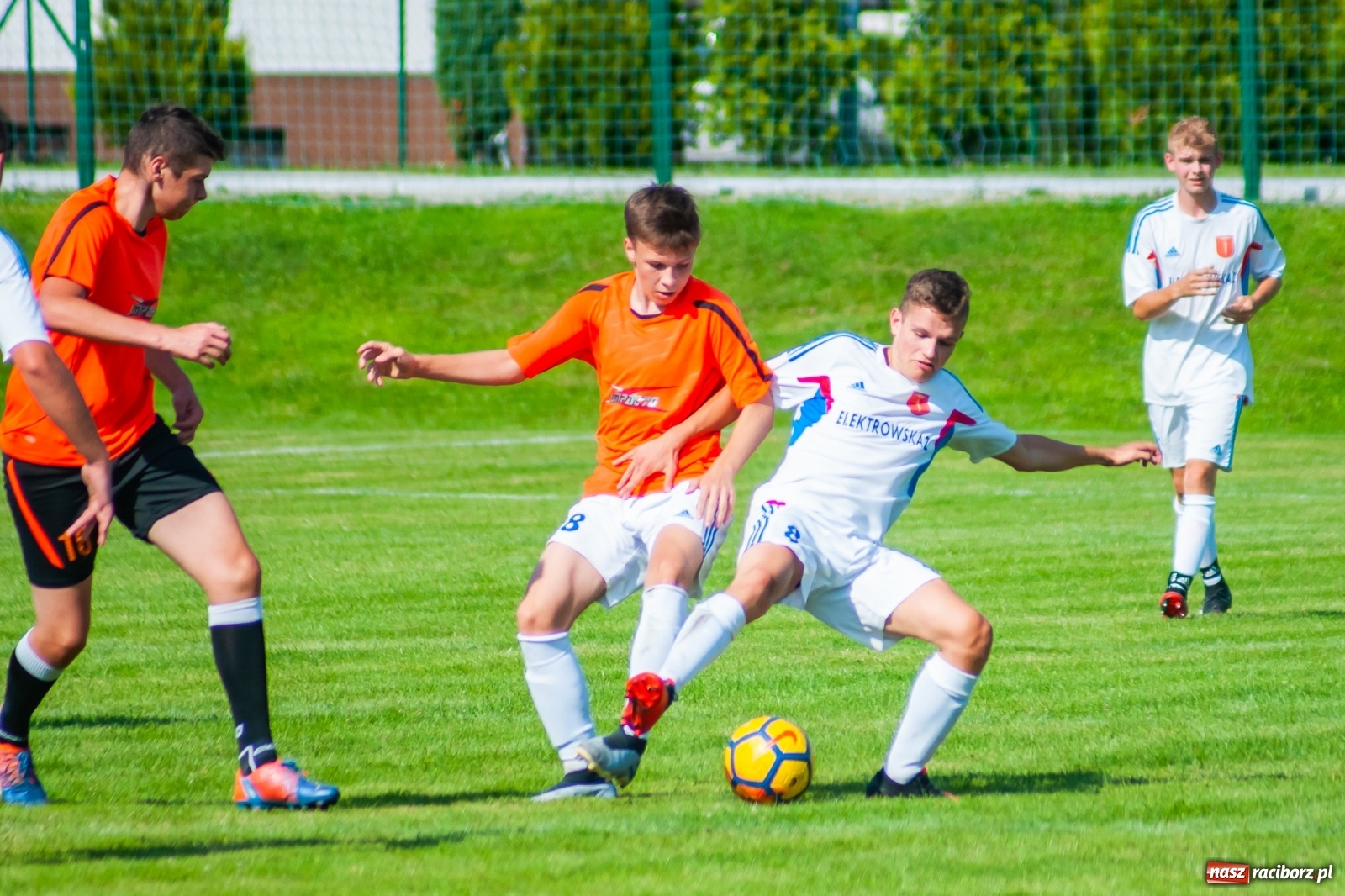 Zdjęcie w galerii na portalu naszraciborz.pl: Kadrowa katastrofa w Chałupkach. Rezerwy Krzanowic górą [FOTO] wiadomości z regionu