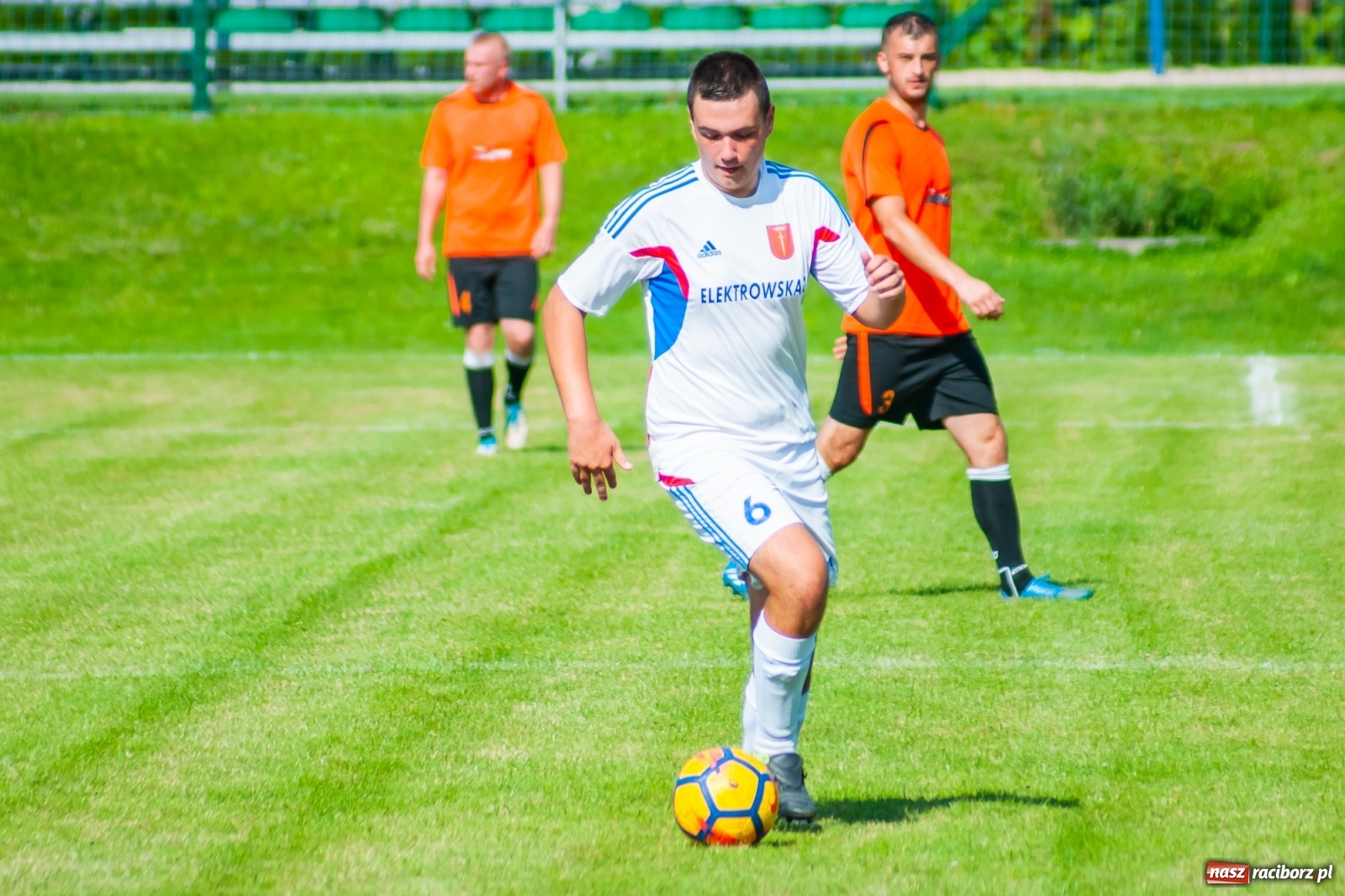 Zdjęcie w galerii na portalu naszraciborz.pl: Kadrowa katastrofa w Chałupkach. Rezerwy Krzanowic górą [FOTO] wiadomości z regionu