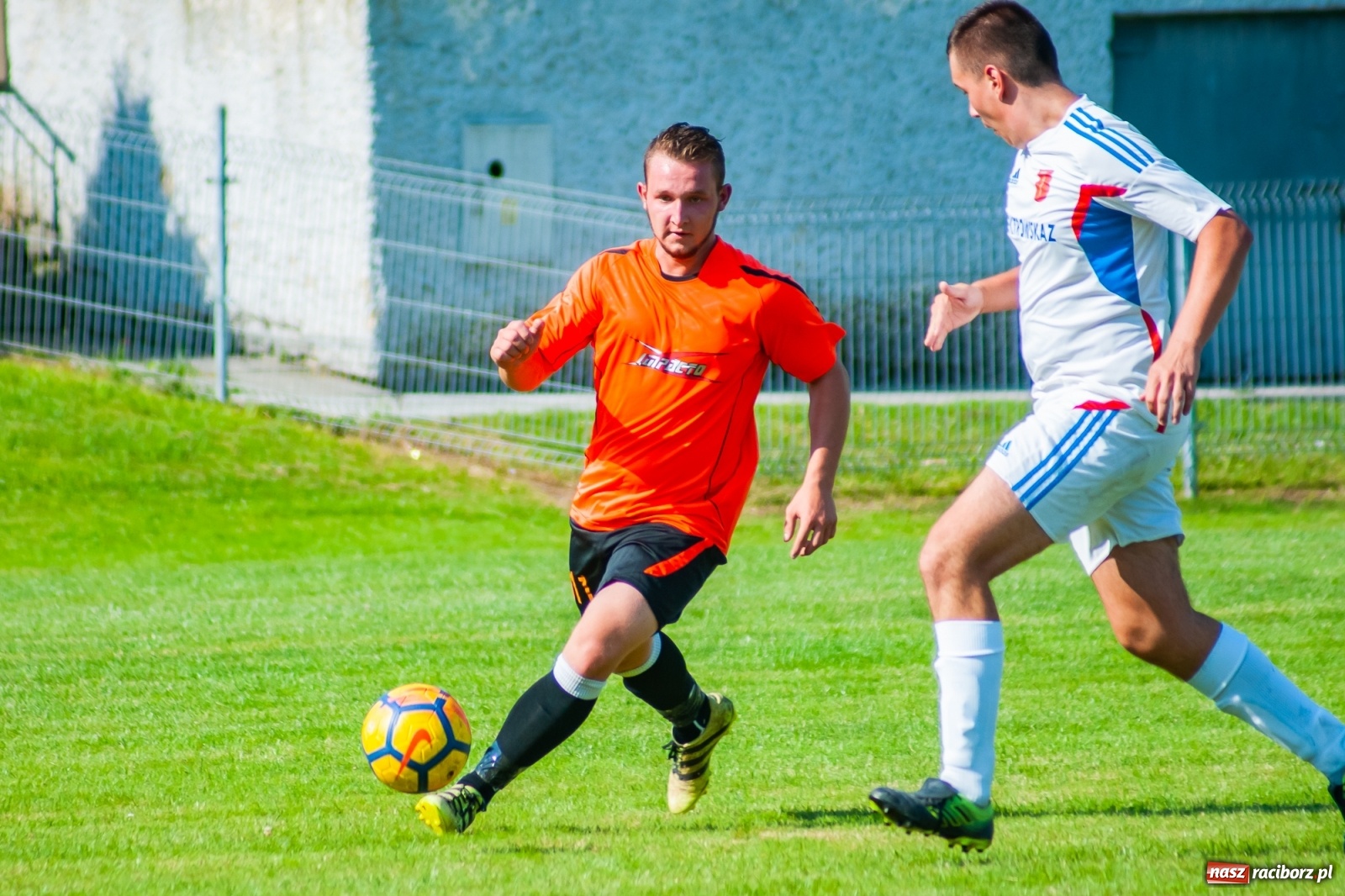 Zdjęcie w galerii na portalu naszraciborz.pl: Kadrowa katastrofa w Chałupkach. Rezerwy Krzanowic górą [FOTO] wiadomości z regionu