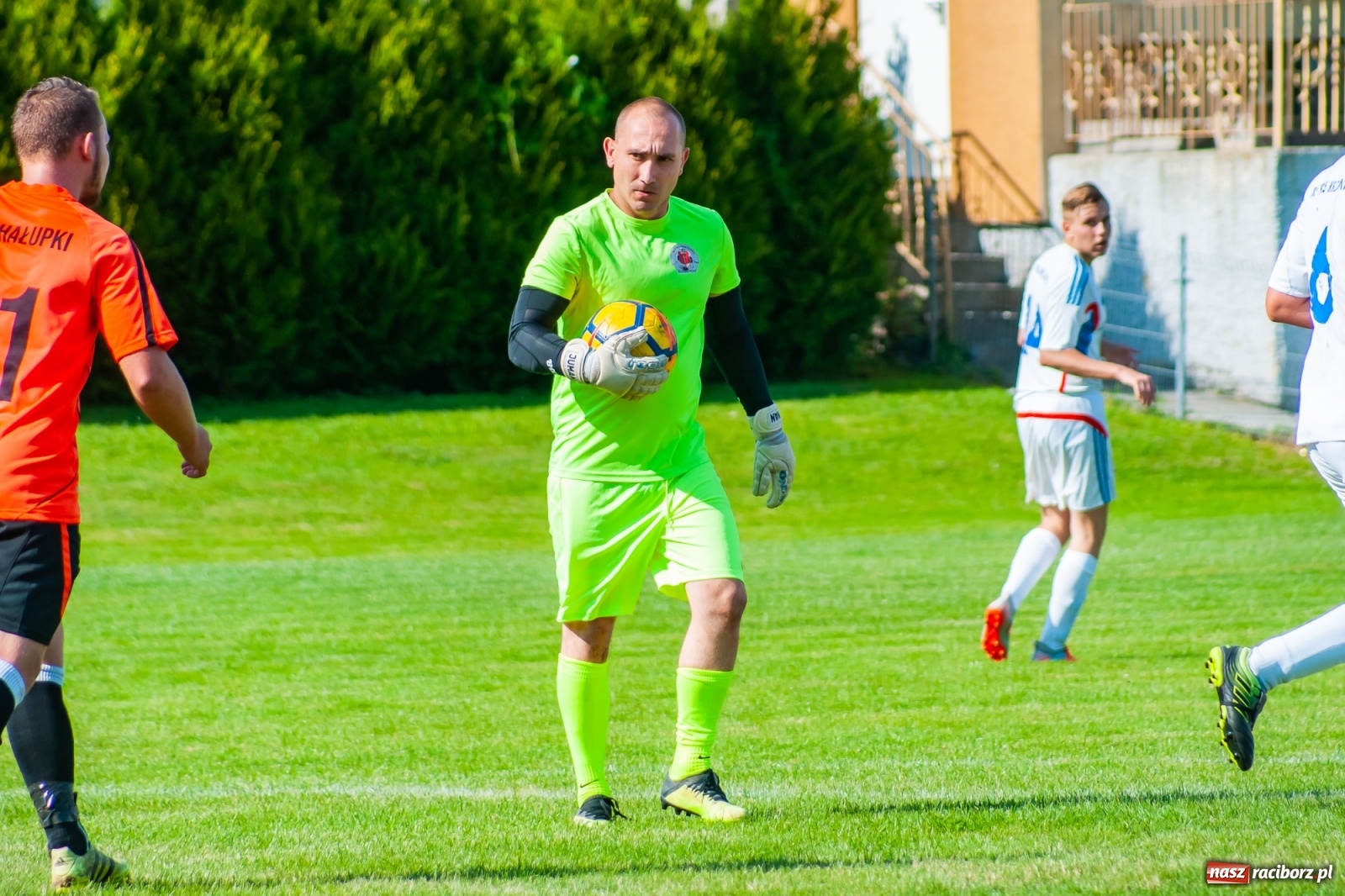 Zdjęcie w galerii na portalu naszraciborz.pl: Kadrowa katastrofa w Chałupkach. Rezerwy Krzanowic górą [FOTO] wiadomości z regionu