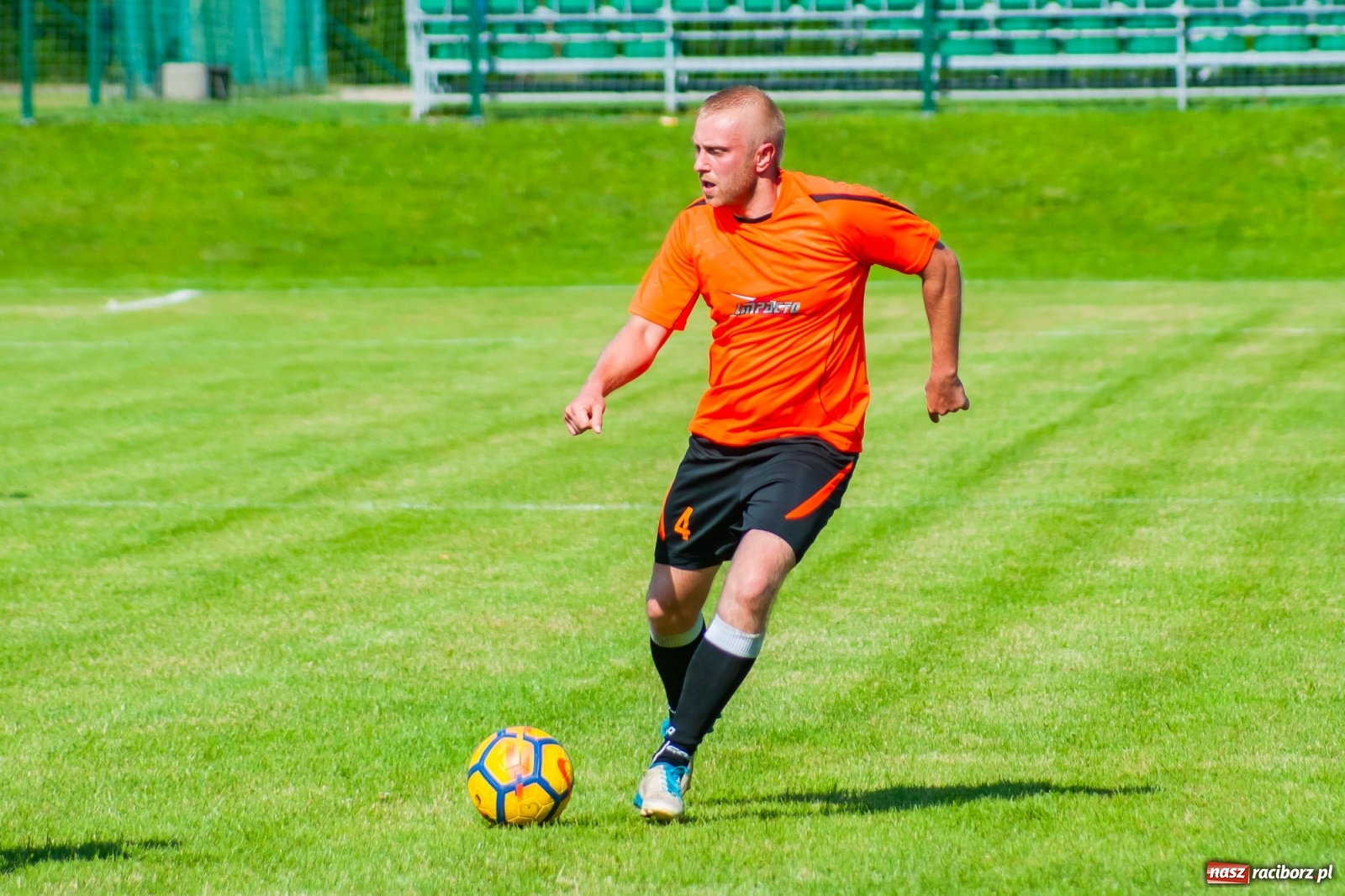 Zdjęcie w galerii na portalu naszraciborz.pl: Kadrowa katastrofa w Chałupkach. Rezerwy Krzanowic górą [FOTO] wiadomości z regionu