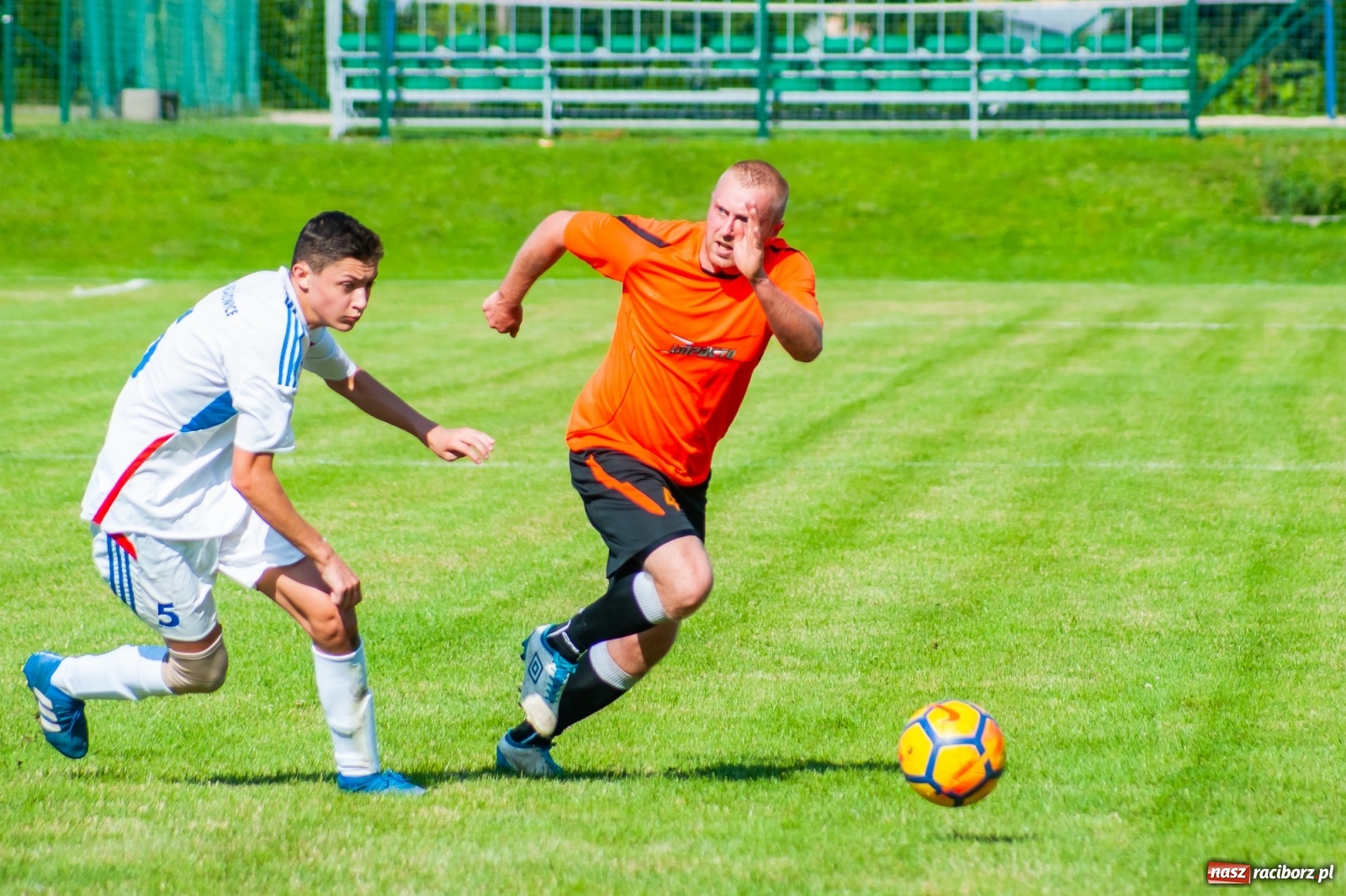 Zdjęcie w galerii na portalu naszraciborz.pl: Kadrowa katastrofa w Chałupkach. Rezerwy Krzanowic górą [FOTO] wiadomości z regionu