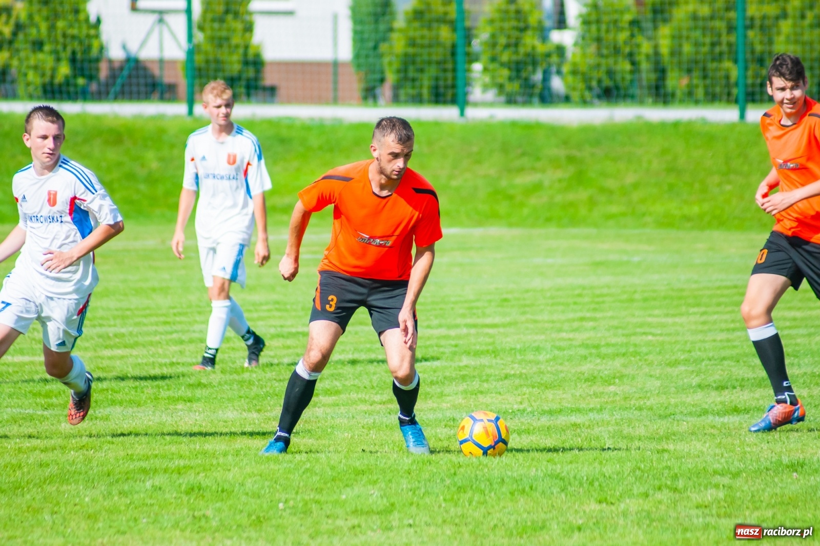 Zdjęcie w galerii na portalu naszraciborz.pl: Kadrowa katastrofa w Chałupkach. Rezerwy Krzanowic górą [FOTO] wiadomości z regionu