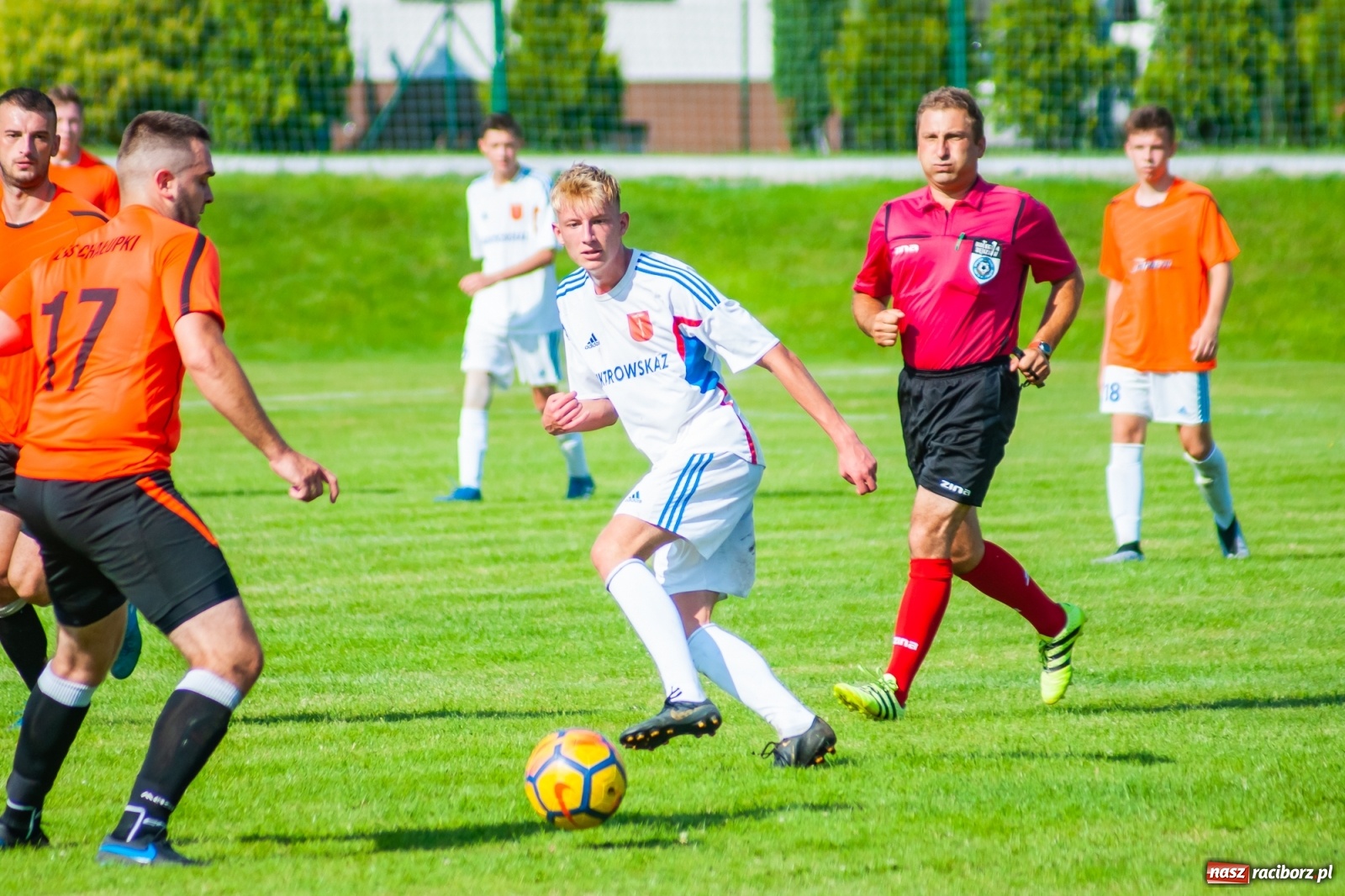 Zdjęcie w galerii na portalu naszraciborz.pl: Kadrowa katastrofa w Chałupkach. Rezerwy Krzanowic górą [FOTO] wiadomości z regionu