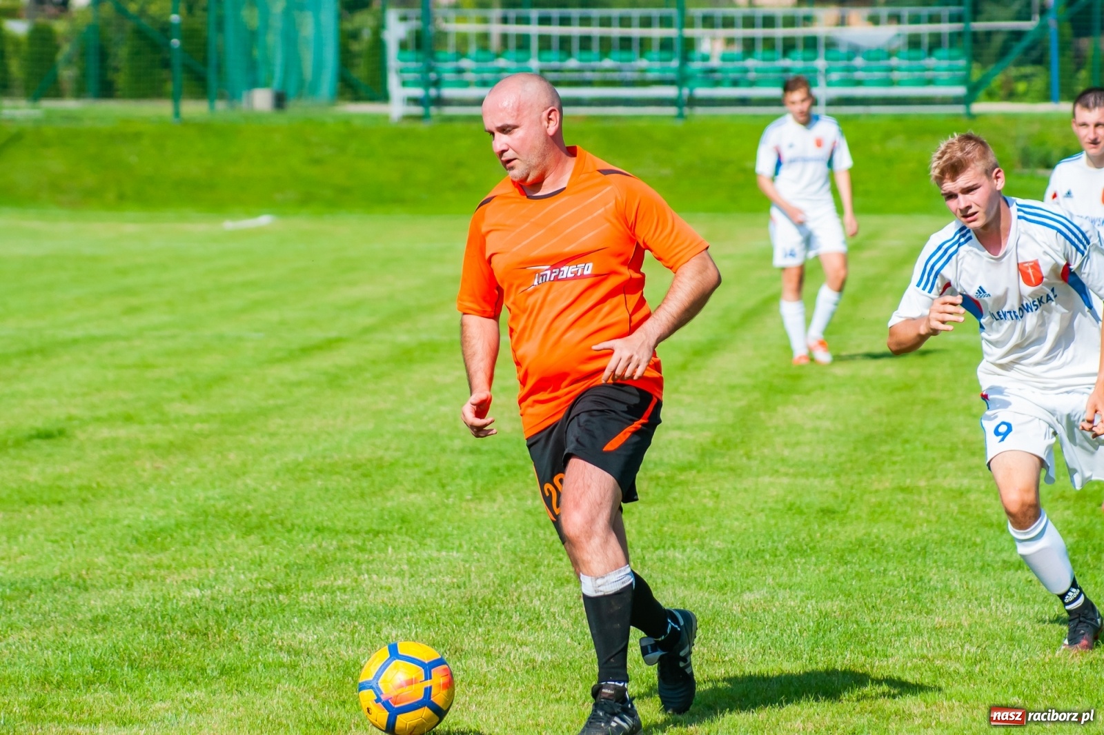 Zdjęcie w galerii na portalu naszraciborz.pl: Kadrowa katastrofa w Chałupkach. Rezerwy Krzanowic górą [FOTO] wiadomości z regionu