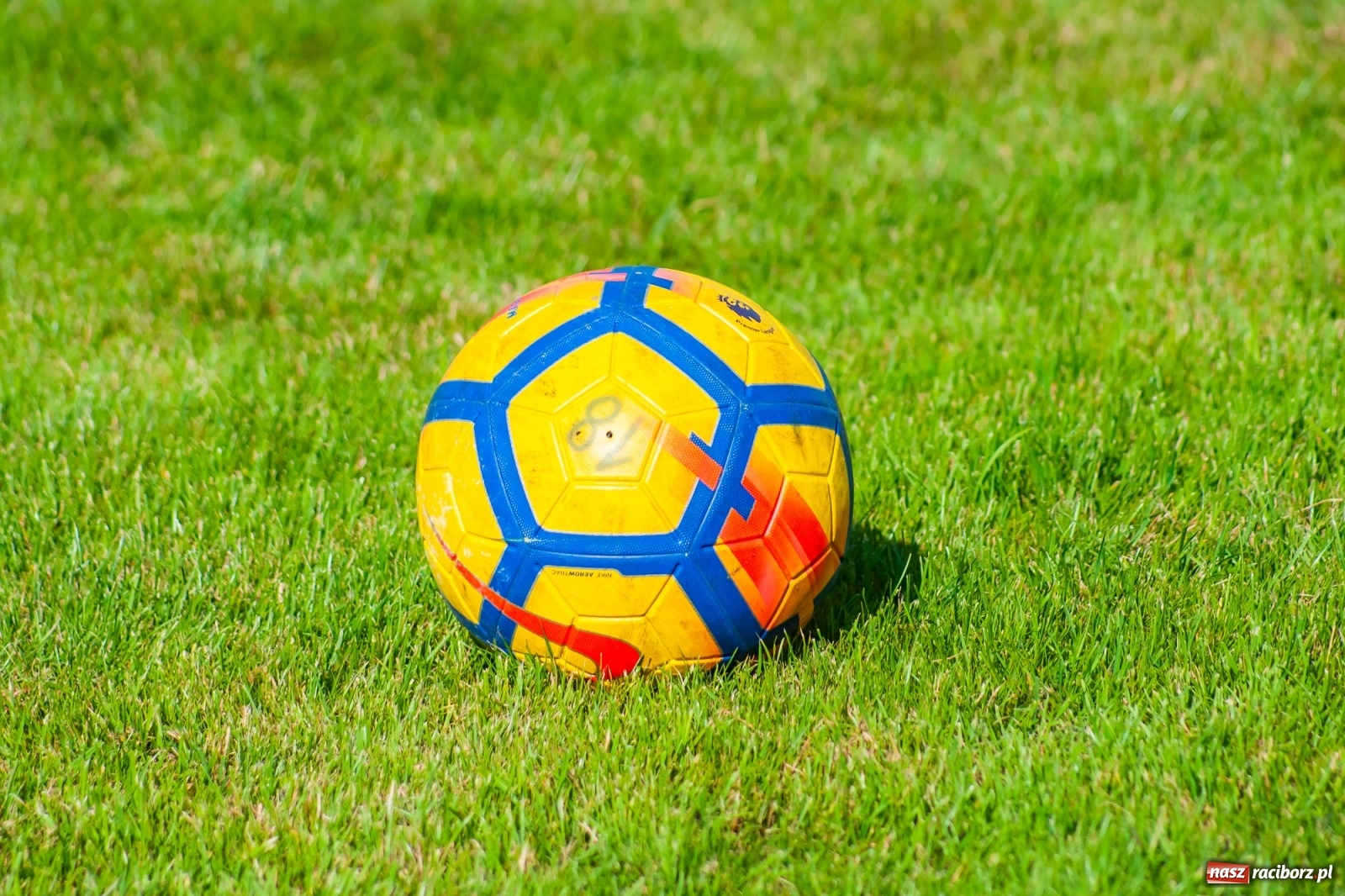 Zdjęcie w galerii na portalu naszraciborz.pl: Kadrowa katastrofa w Chałupkach. Rezerwy Krzanowic górą [FOTO] wiadomości z regionu