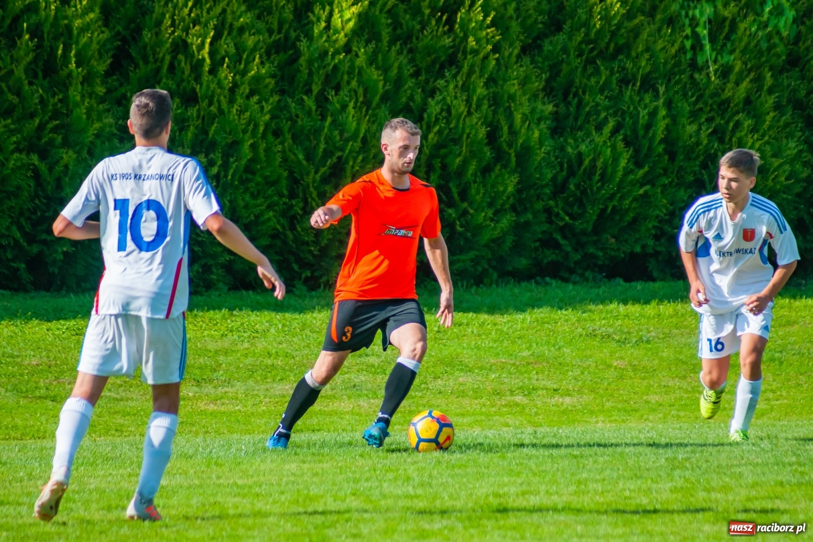 Zdjęcie w galerii na portalu naszraciborz.pl: Kadrowa katastrofa w Chałupkach. Rezerwy Krzanowic górą [FOTO] wiadomości z regionu