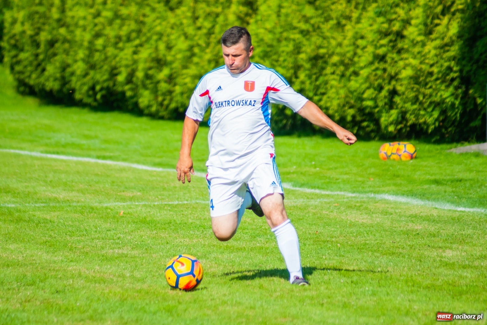 Zdjęcie w galerii na portalu naszraciborz.pl: Kadrowa katastrofa w Chałupkach. Rezerwy Krzanowic górą [FOTO] wiadomości z regionu