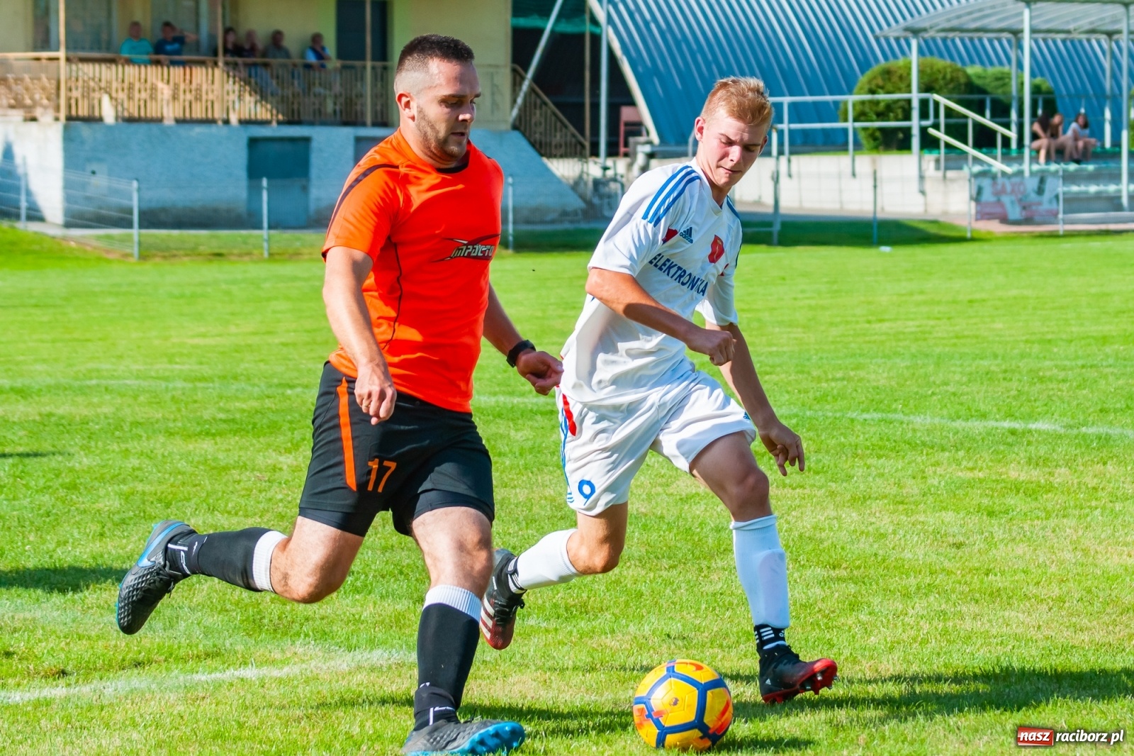 Zdjęcie w galerii na portalu naszraciborz.pl: Kadrowa katastrofa w Chałupkach. Rezerwy Krzanowic górą [FOTO] wiadomości z regionu