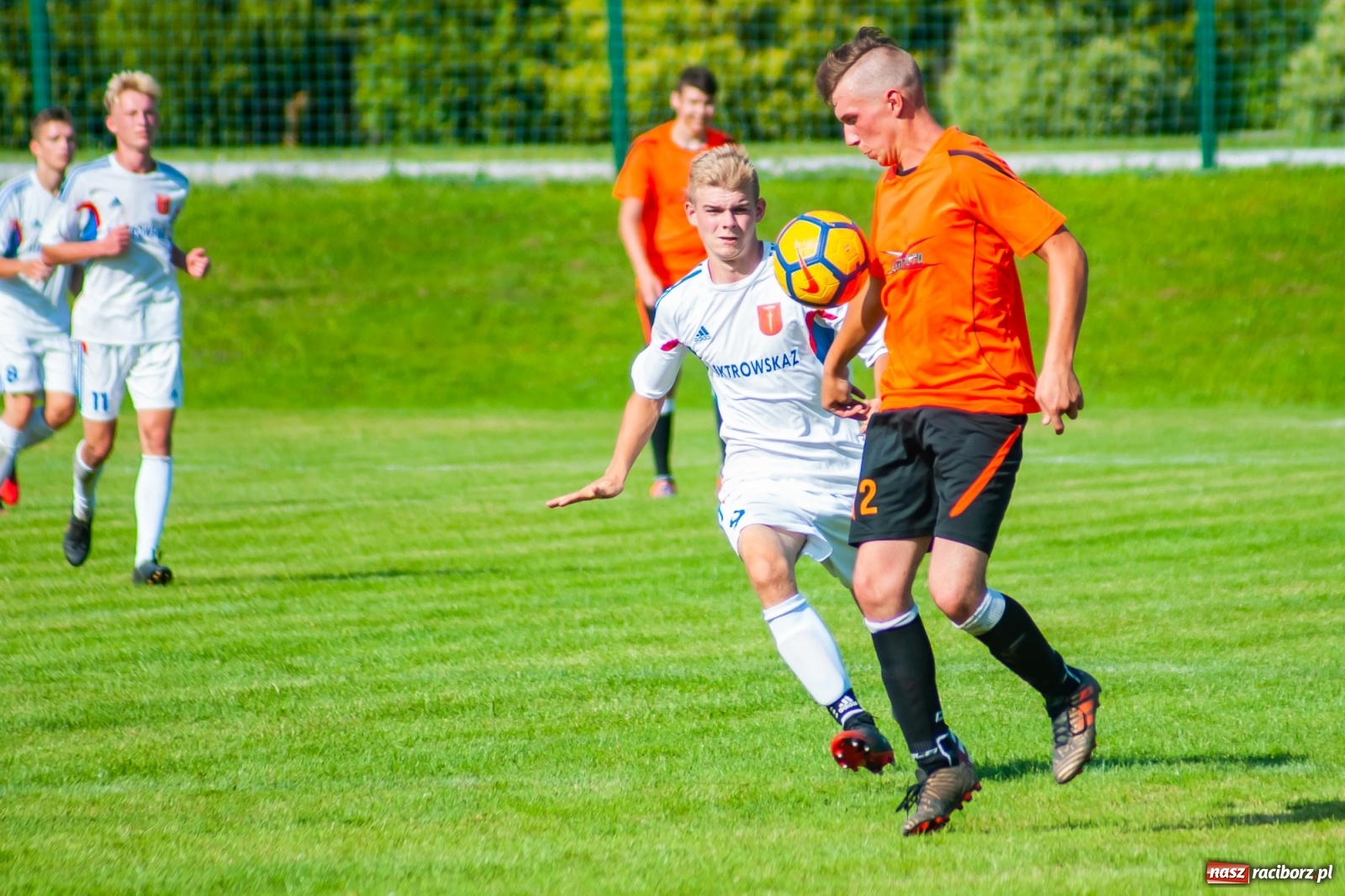 Zdjęcie w galerii na portalu naszraciborz.pl: Kadrowa katastrofa w Chałupkach. Rezerwy Krzanowic górą [FOTO] wiadomości z regionu