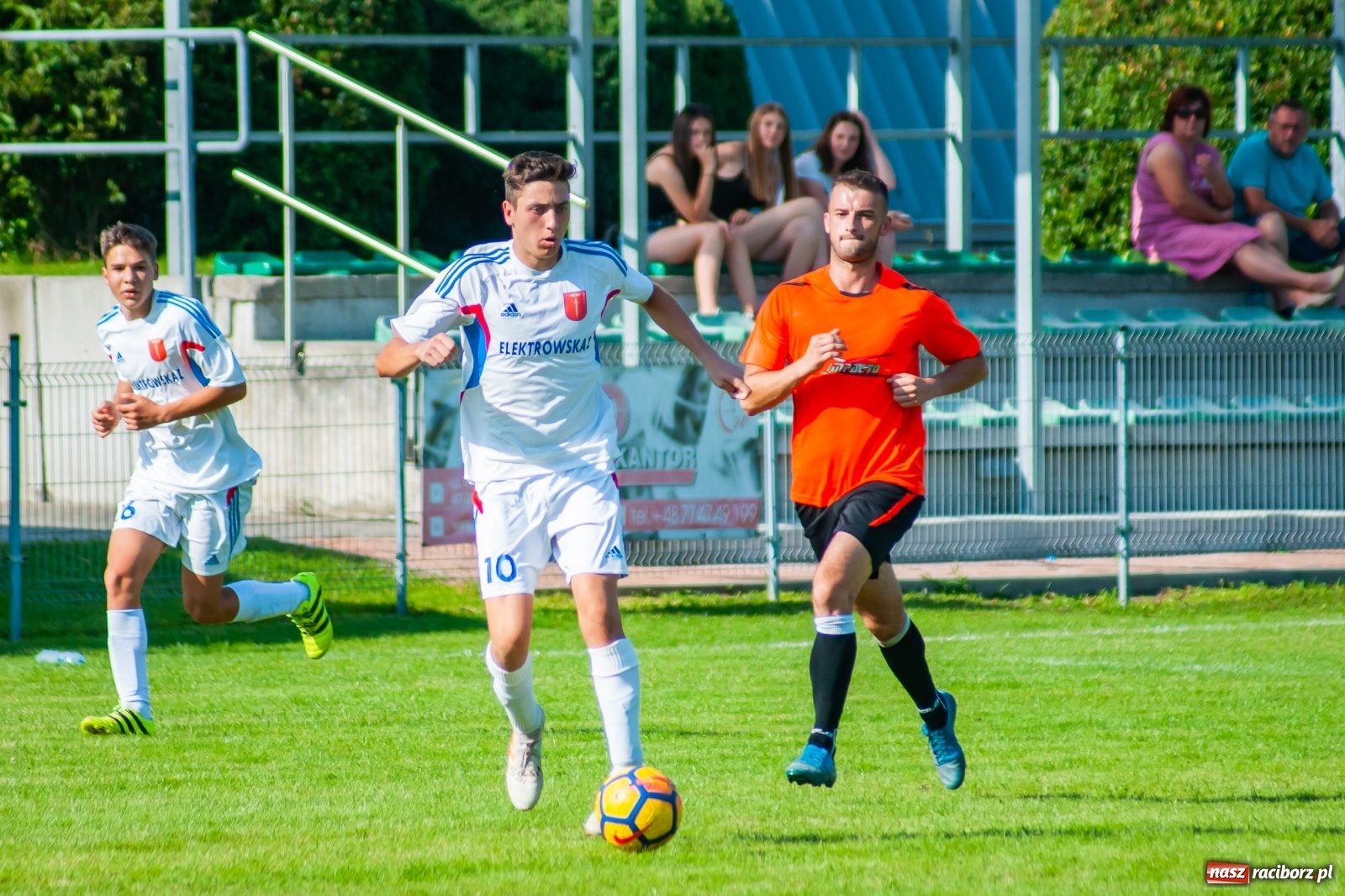 Zdjęcie w galerii na portalu naszraciborz.pl: Kadrowa katastrofa w Chałupkach. Rezerwy Krzanowic górą [FOTO] wiadomości z regionu