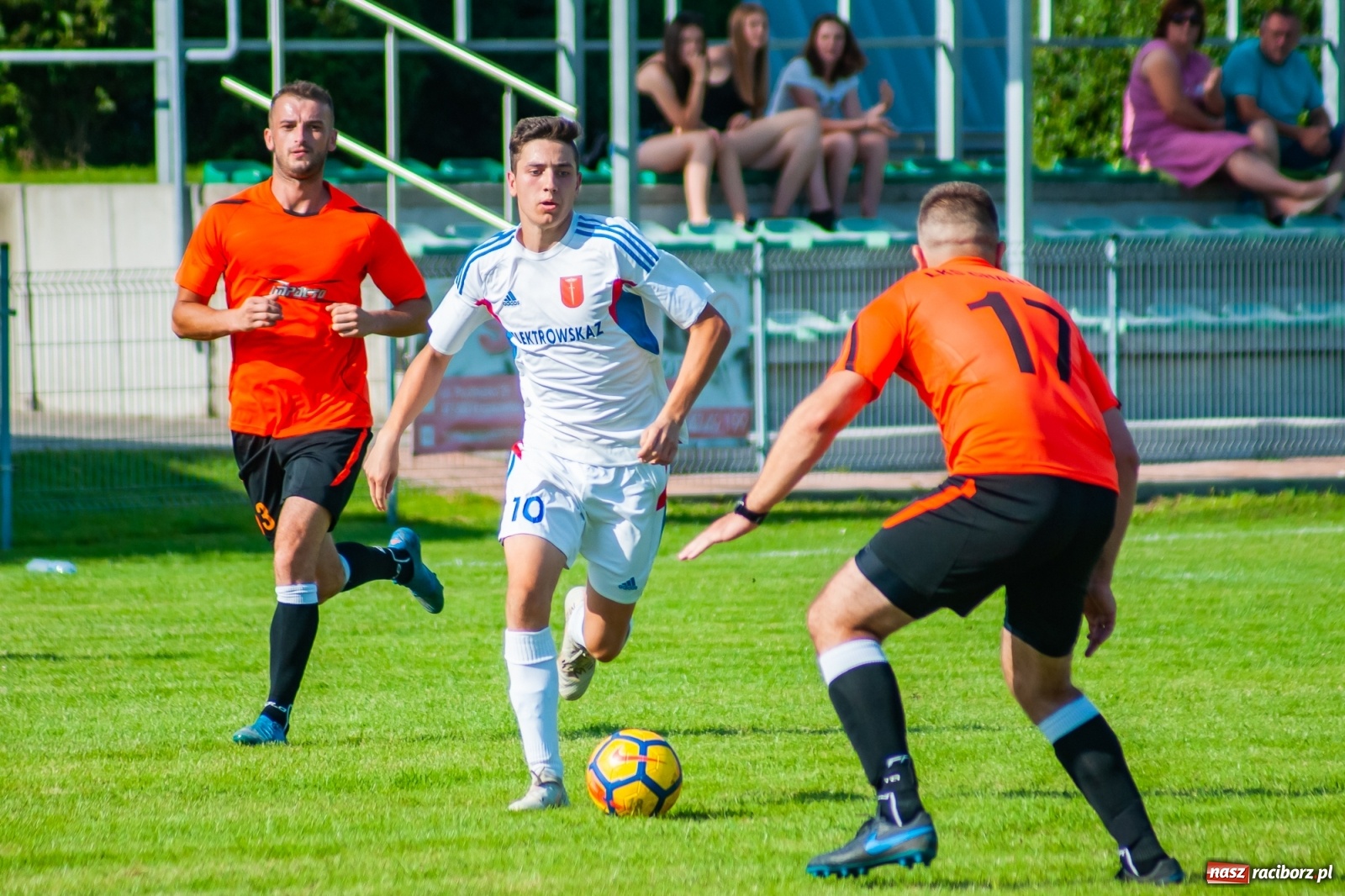 Zdjęcie w galerii na portalu naszraciborz.pl: Kadrowa katastrofa w Chałupkach. Rezerwy Krzanowic górą [FOTO] wiadomości z regionu
