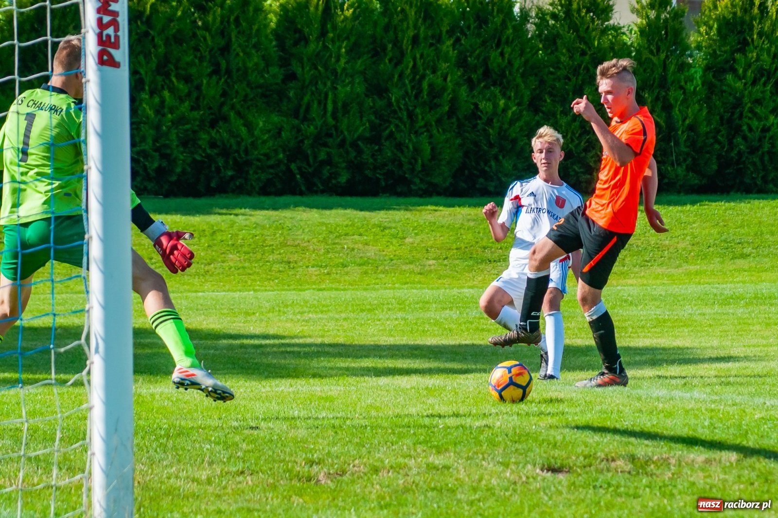 Zdjęcie w galerii na portalu naszraciborz.pl: Kadrowa katastrofa w Chałupkach. Rezerwy Krzanowic górą [FOTO] wiadomości z regionu