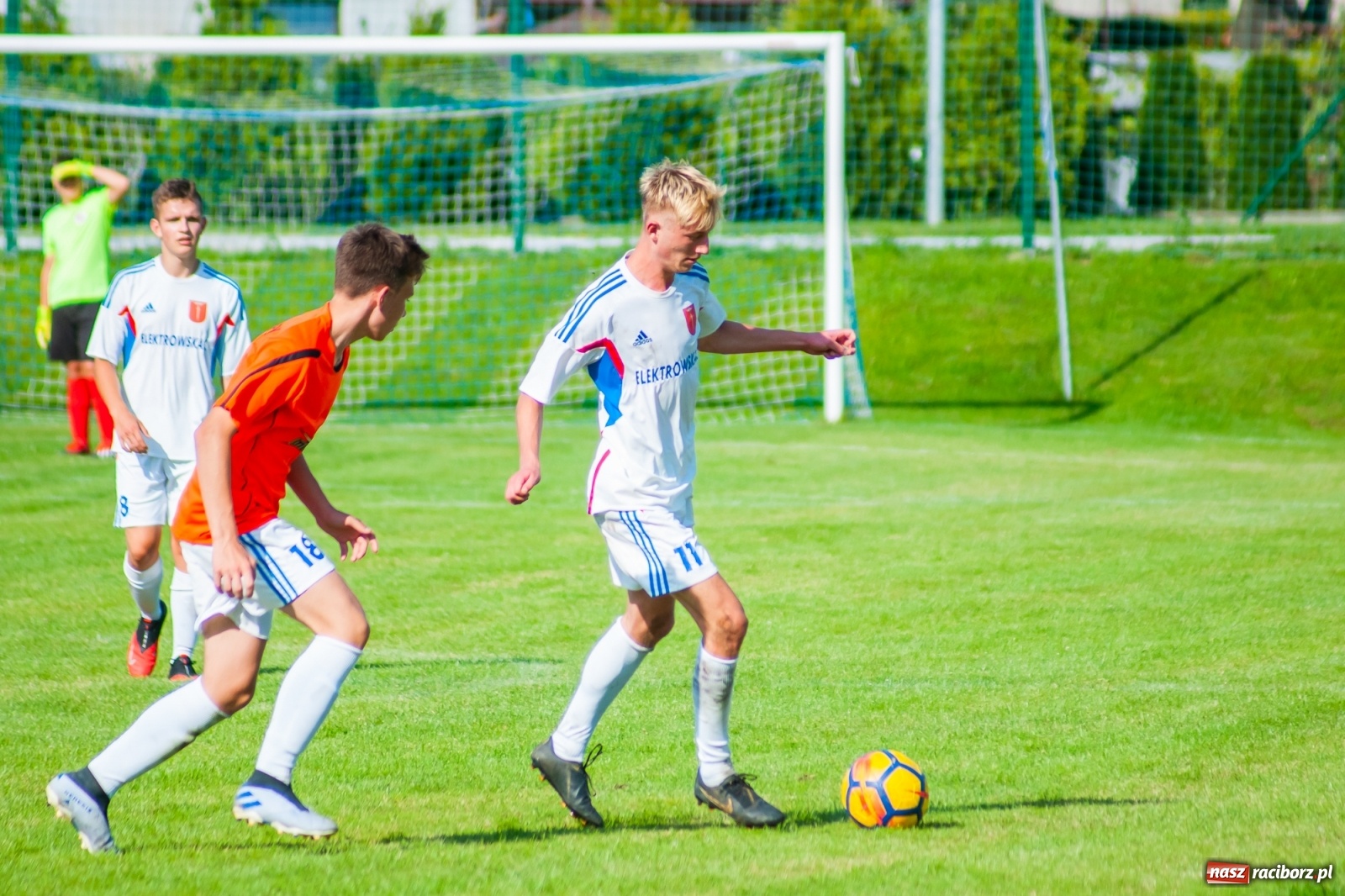 Zdjęcie w galerii na portalu naszraciborz.pl: Kadrowa katastrofa w Chałupkach. Rezerwy Krzanowic górą [FOTO] wiadomości z regionu