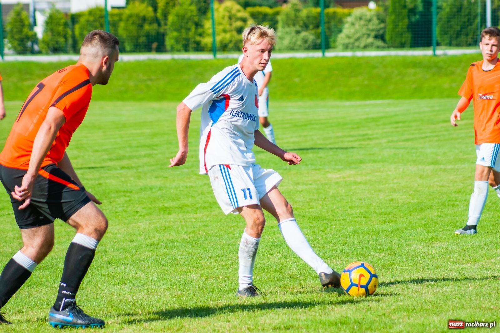 Zdjęcie w galerii na portalu naszraciborz.pl: Kadrowa katastrofa w Chałupkach. Rezerwy Krzanowic górą [FOTO] wiadomości z regionu