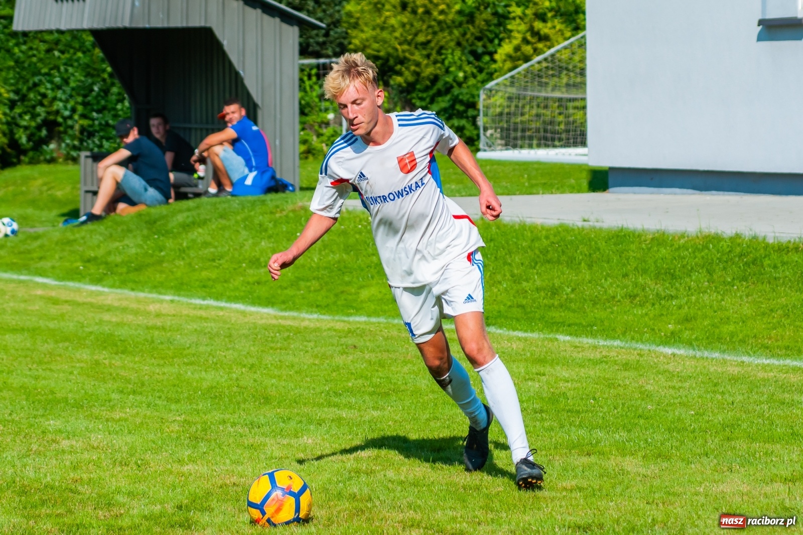 Zdjęcie w galerii na portalu naszraciborz.pl: Kadrowa katastrofa w Chałupkach. Rezerwy Krzanowic górą [FOTO] wiadomości z regionu