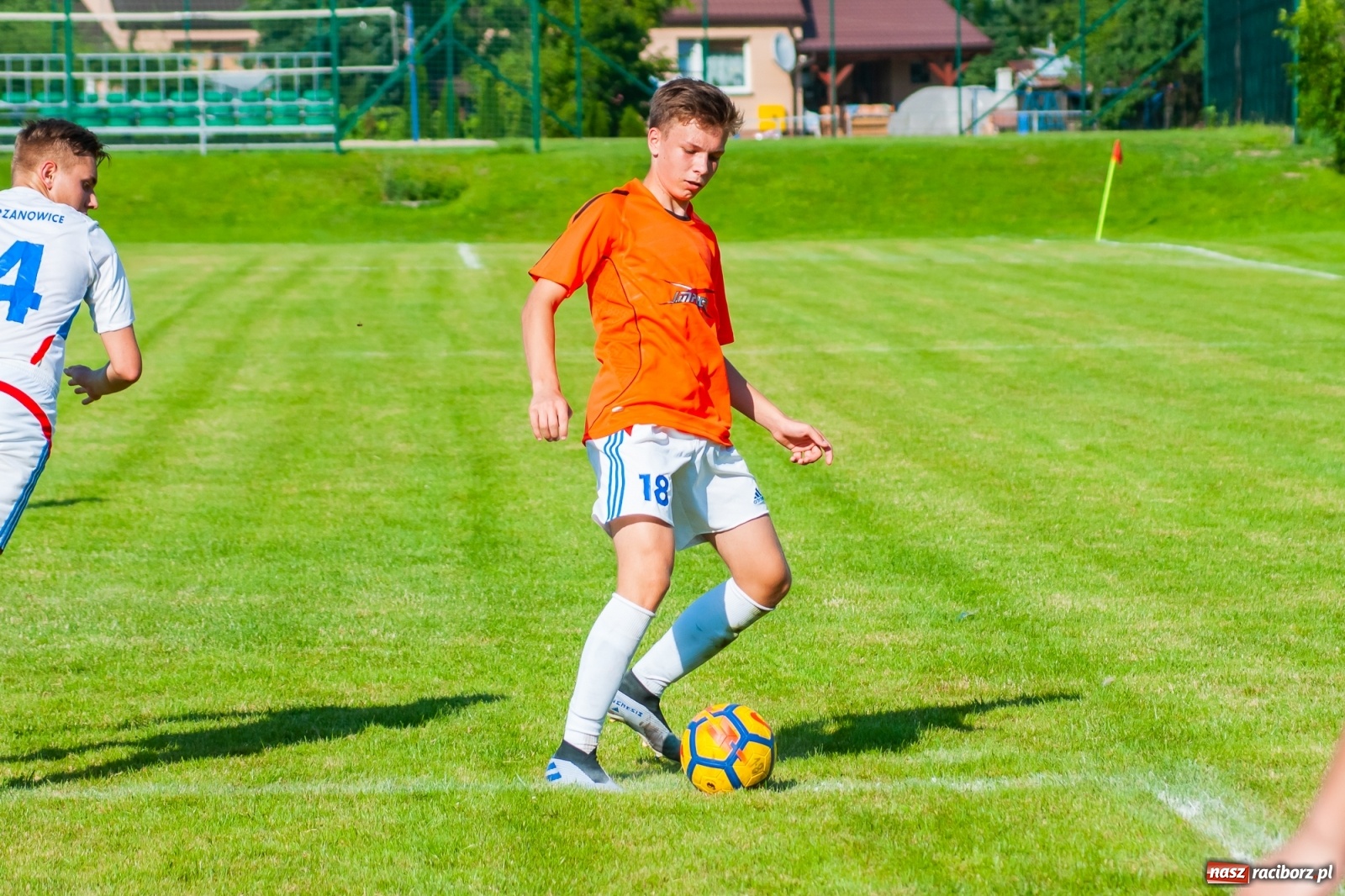 Zdjęcie w galerii na portalu naszraciborz.pl: Kadrowa katastrofa w Chałupkach. Rezerwy Krzanowic górą [FOTO] wiadomości z regionu