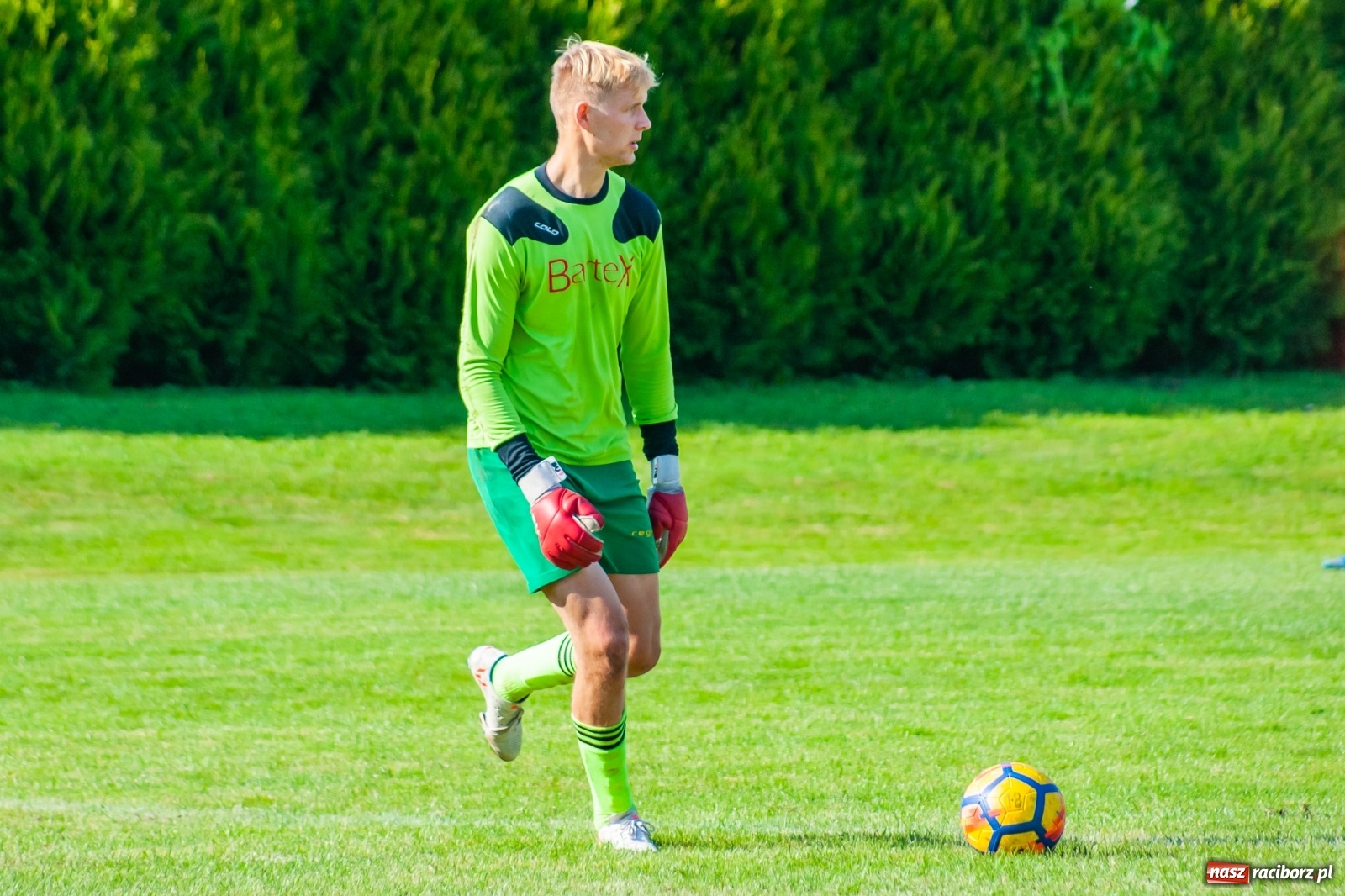 Zdjęcie w galerii na portalu naszraciborz.pl: Kadrowa katastrofa w Chałupkach. Rezerwy Krzanowic górą [FOTO] wiadomości z regionu