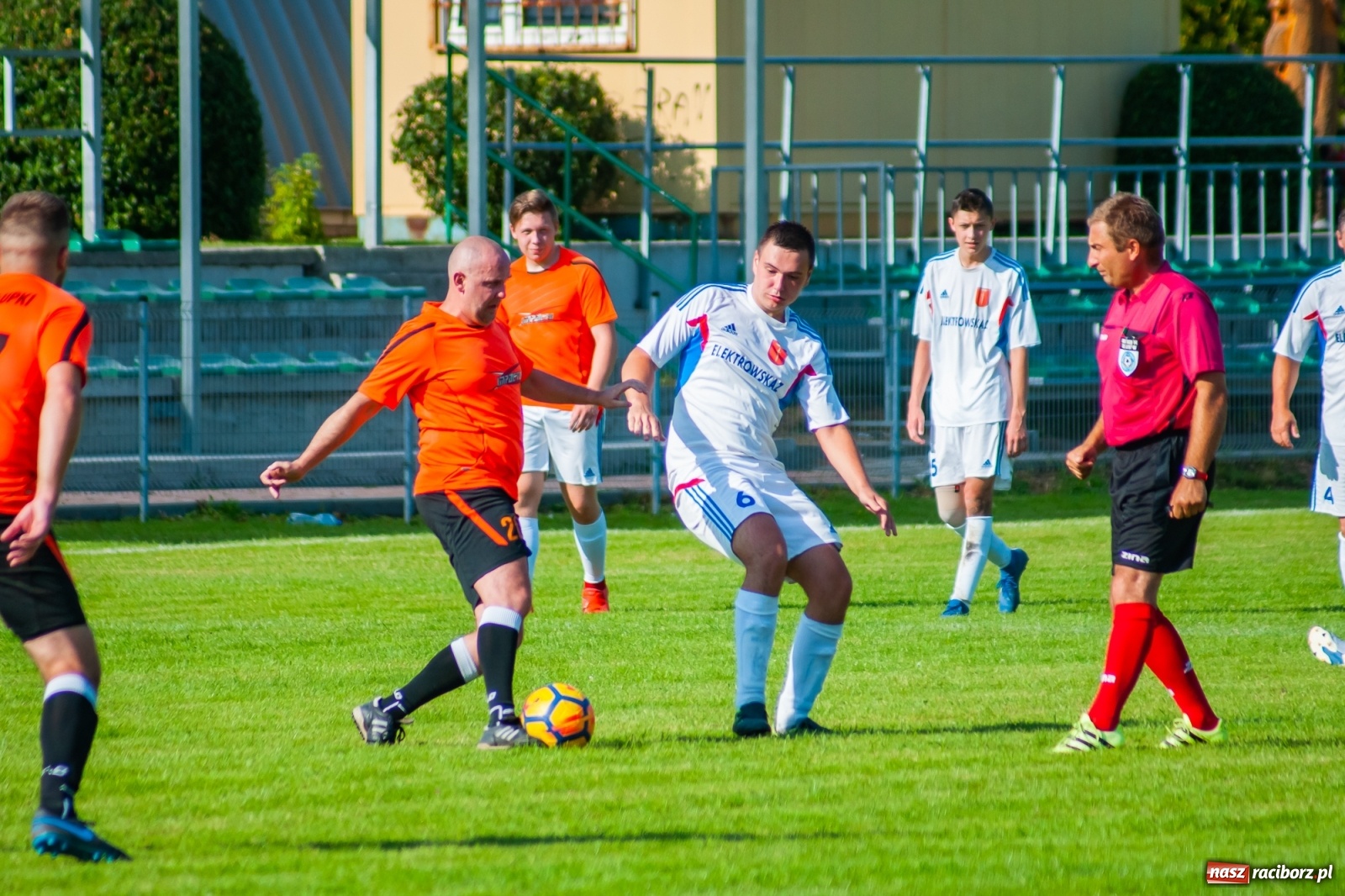 Zdjęcie w galerii na portalu naszraciborz.pl: Kadrowa katastrofa w Chałupkach. Rezerwy Krzanowic górą [FOTO] wiadomości z regionu