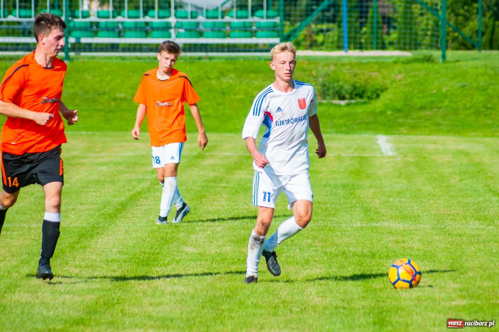 Zdjęcie w galerii na portalu naszraciborz.pl: Kadrowa katastrofa w Chałupkach. Rezerwy Krzanowic górą [FOTO] wiadomości z regionu