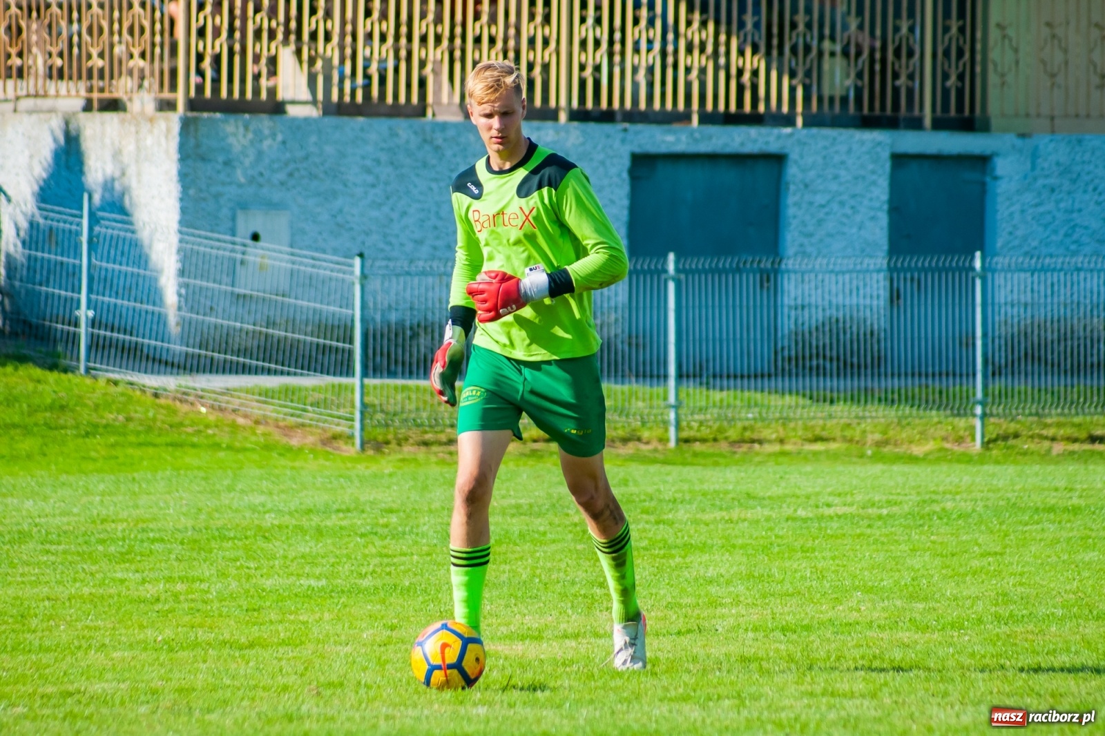 Zdjęcie w galerii na portalu naszraciborz.pl: Kadrowa katastrofa w Chałupkach. Rezerwy Krzanowic górą [FOTO] wiadomości z regionu