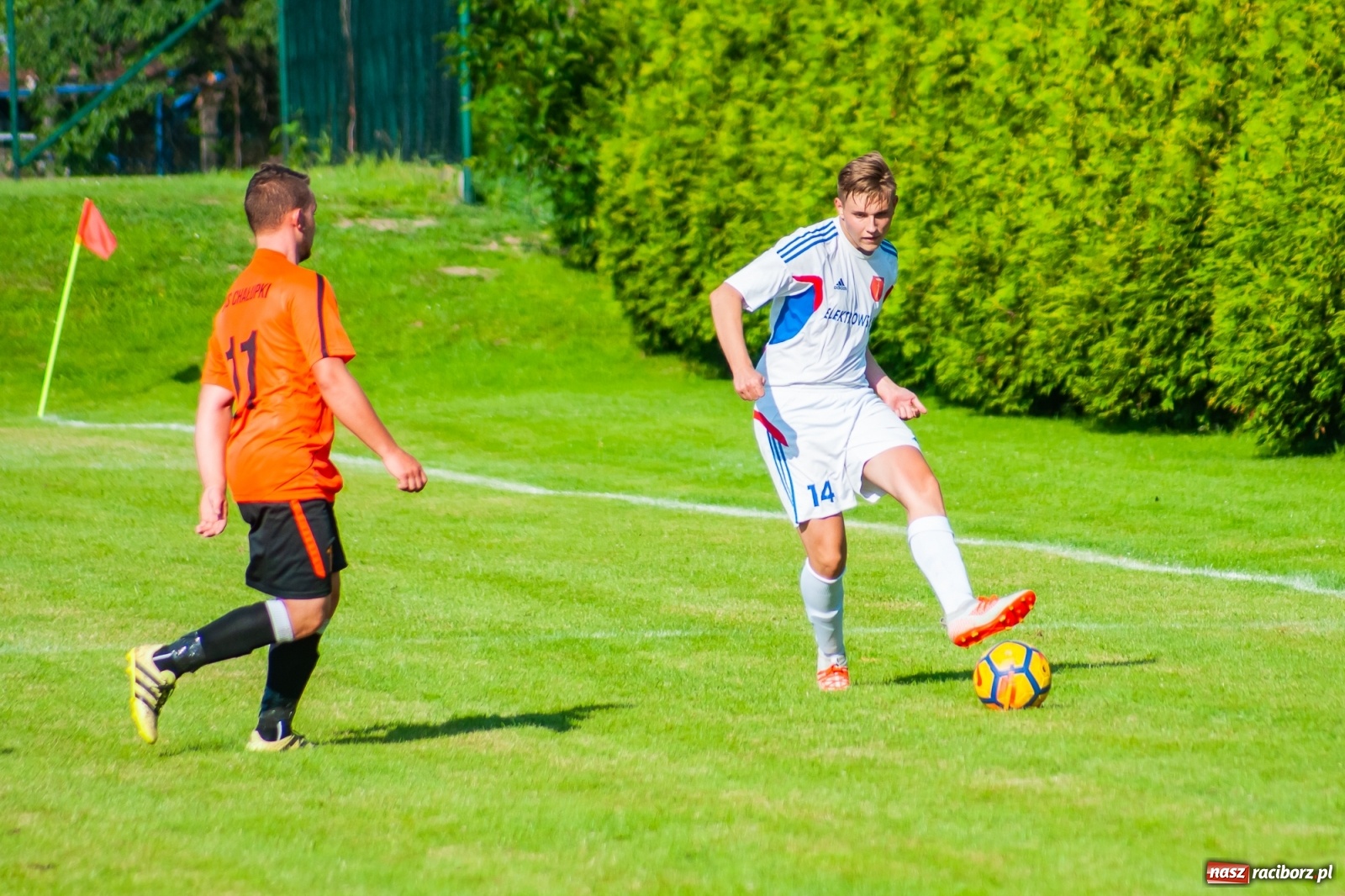 Zdjęcie w galerii na portalu naszraciborz.pl: Kadrowa katastrofa w Chałupkach. Rezerwy Krzanowic górą [FOTO] wiadomości z regionu