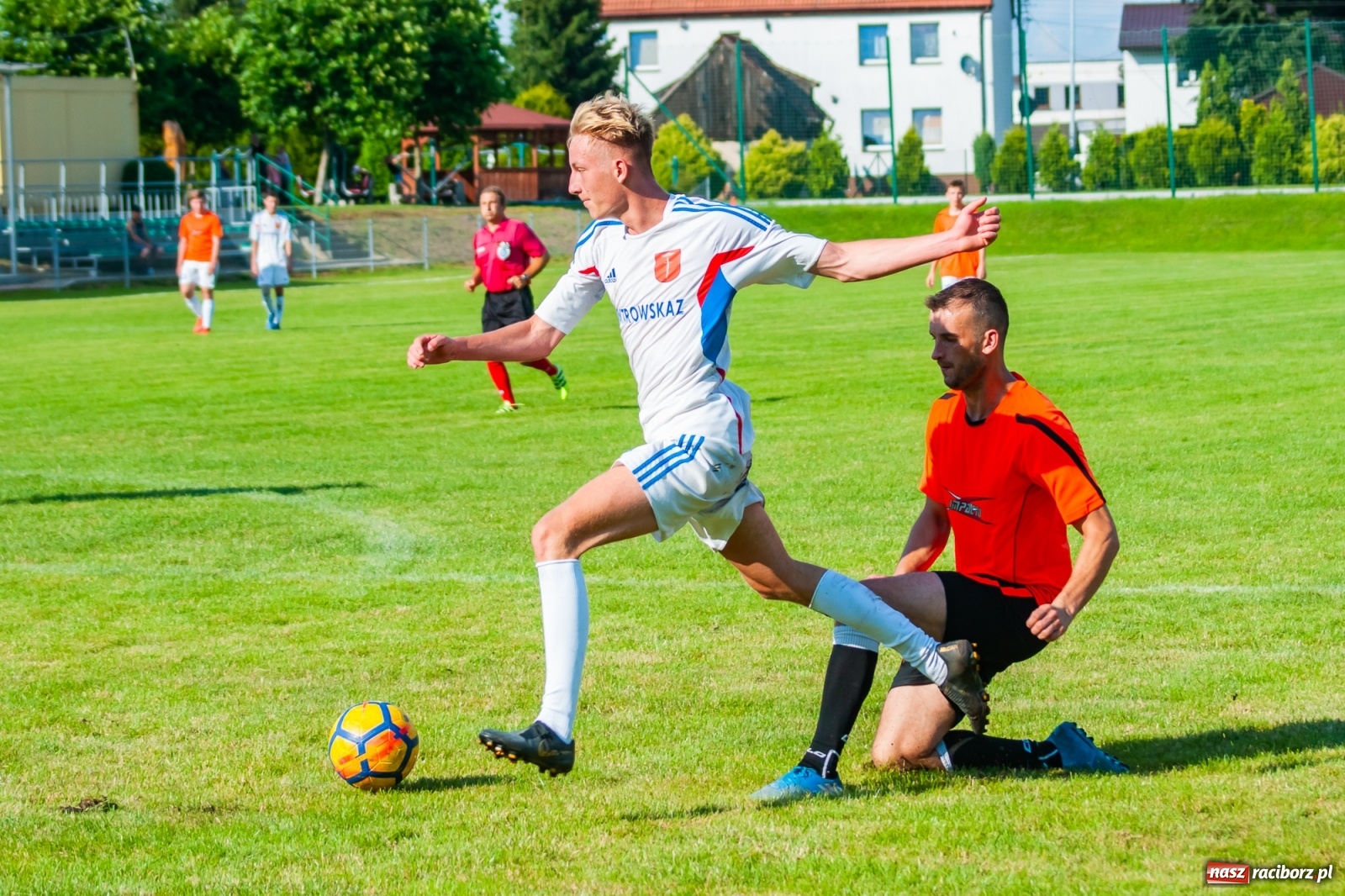 Zdjęcie w galerii na portalu naszraciborz.pl: Kadrowa katastrofa w Chałupkach. Rezerwy Krzanowic górą [FOTO] wiadomości z regionu