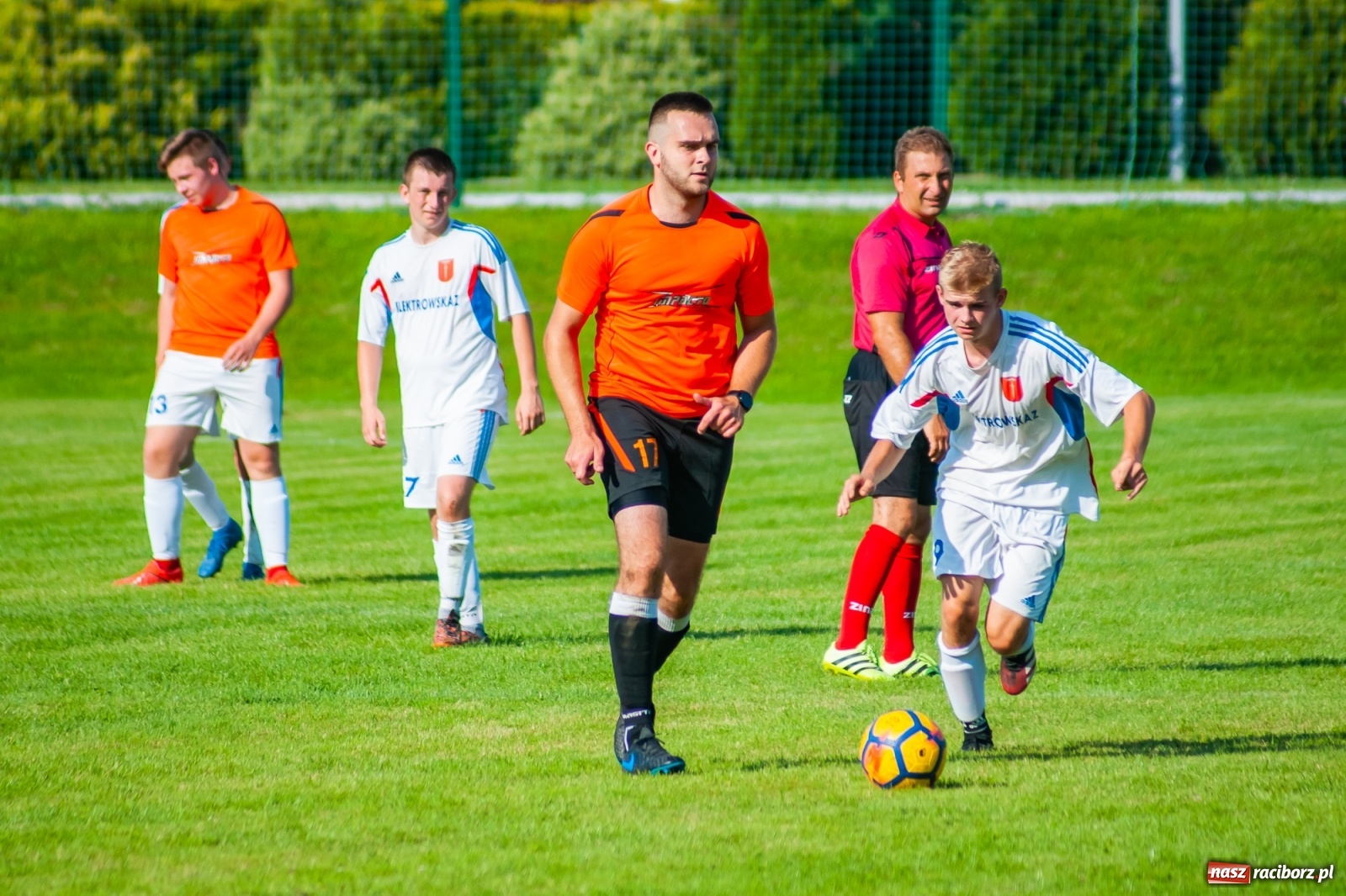 Zdjęcie w galerii na portalu naszraciborz.pl: Kadrowa katastrofa w Chałupkach. Rezerwy Krzanowic górą [FOTO] wiadomości z regionu