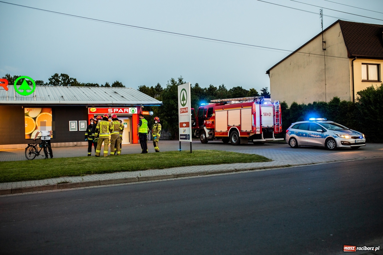 Zdjęcie w galerii na portalu naszraciborz.pl: Służby wezwano wczoraj do wypadku lotniczego  wiadomości z regionu